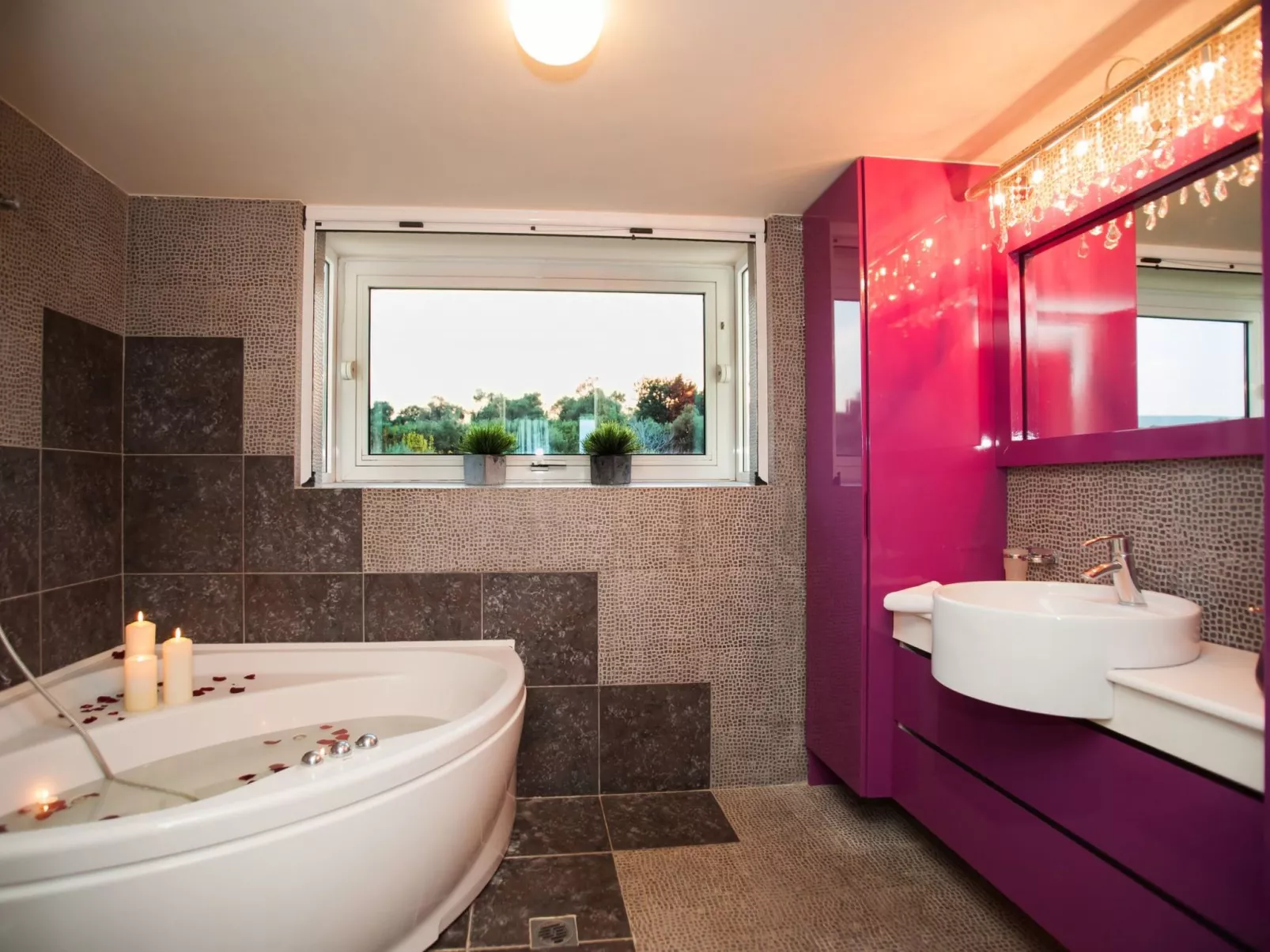 Villa mit Pool, Spielplatz, Pingpong und Grillplatz-Image-tags.info