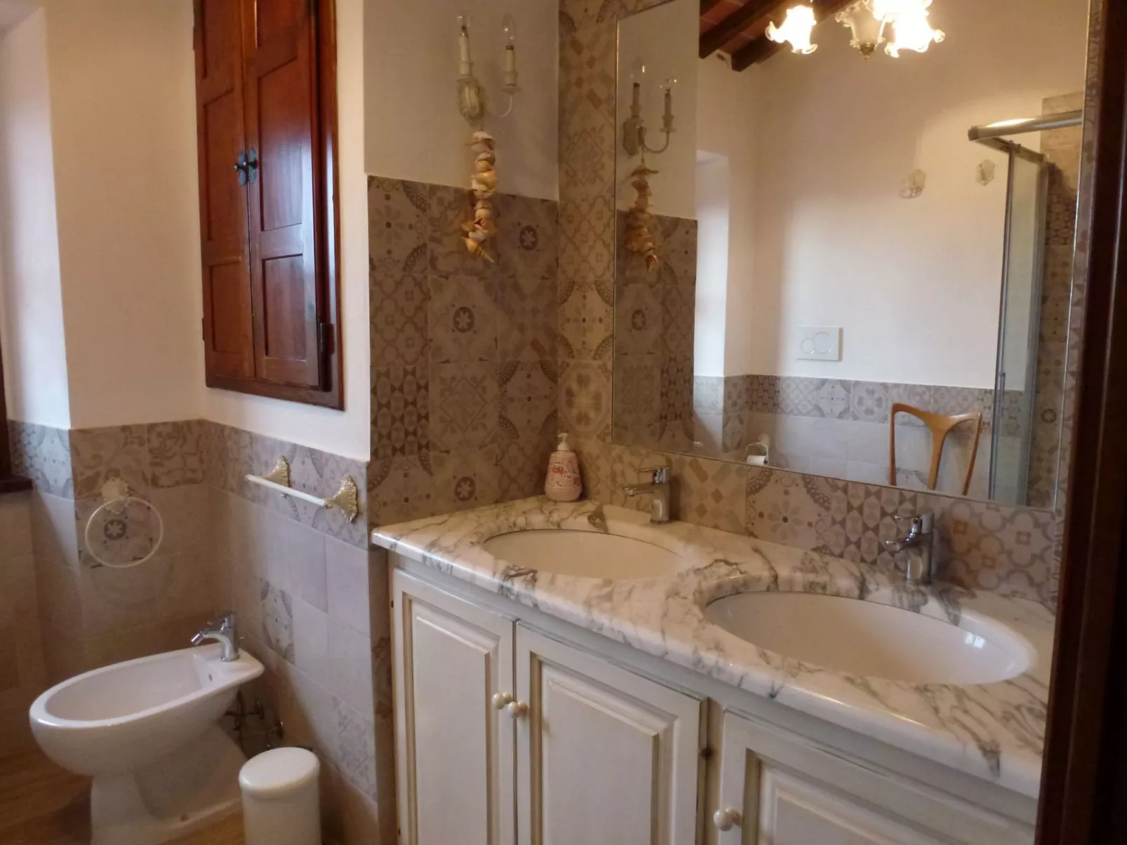 Rustico inmitten eines Olivenhainens-Binnen