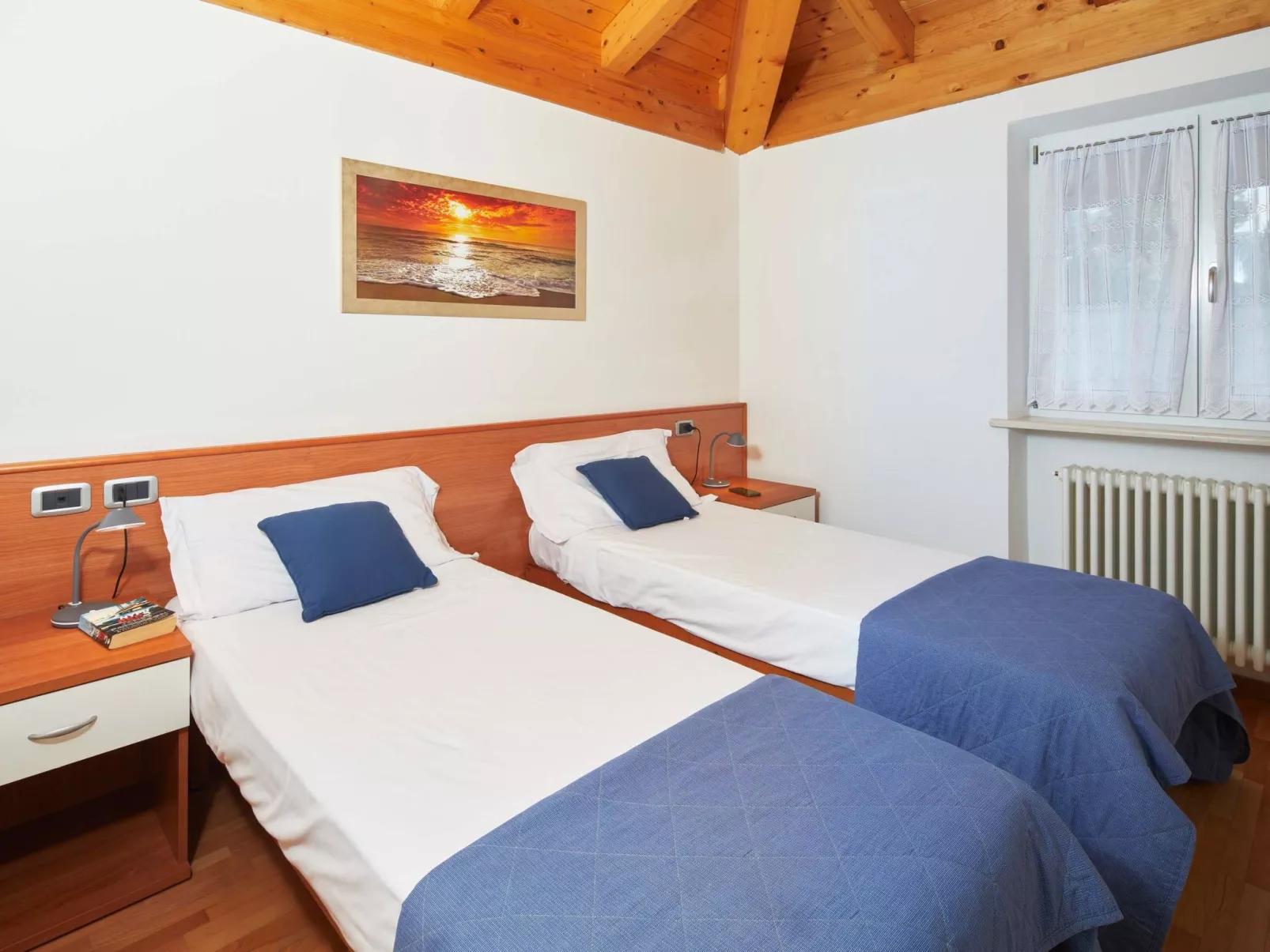 Superior-Dachgeschosszimmer mit großem Balkon BV4-Image-tags.info