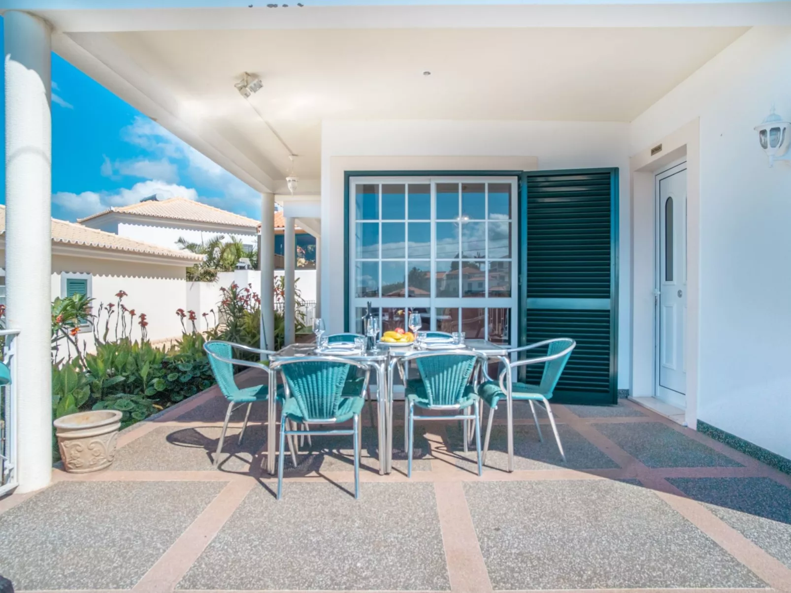 Villa mit Gartenblick-Image-tags.info