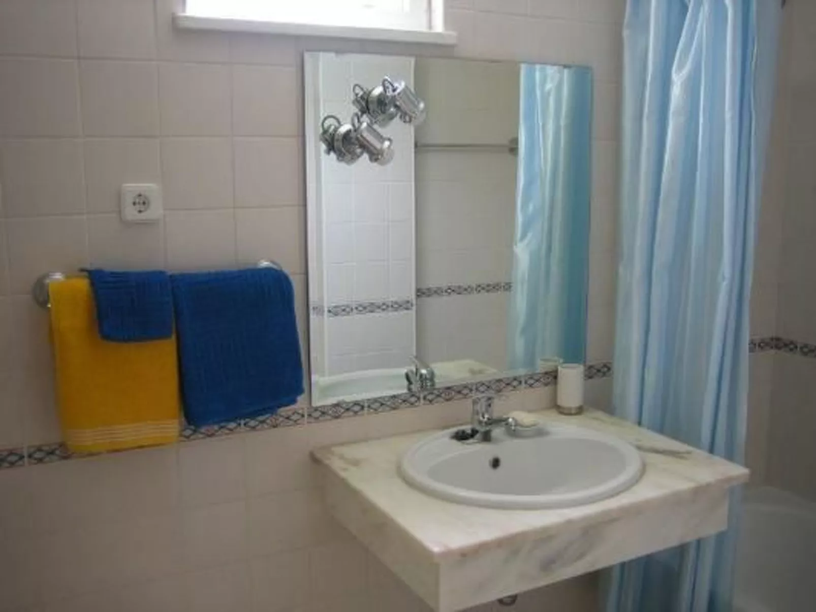 Geräumige Wohnung mit Panoramablick-Image-tags.info