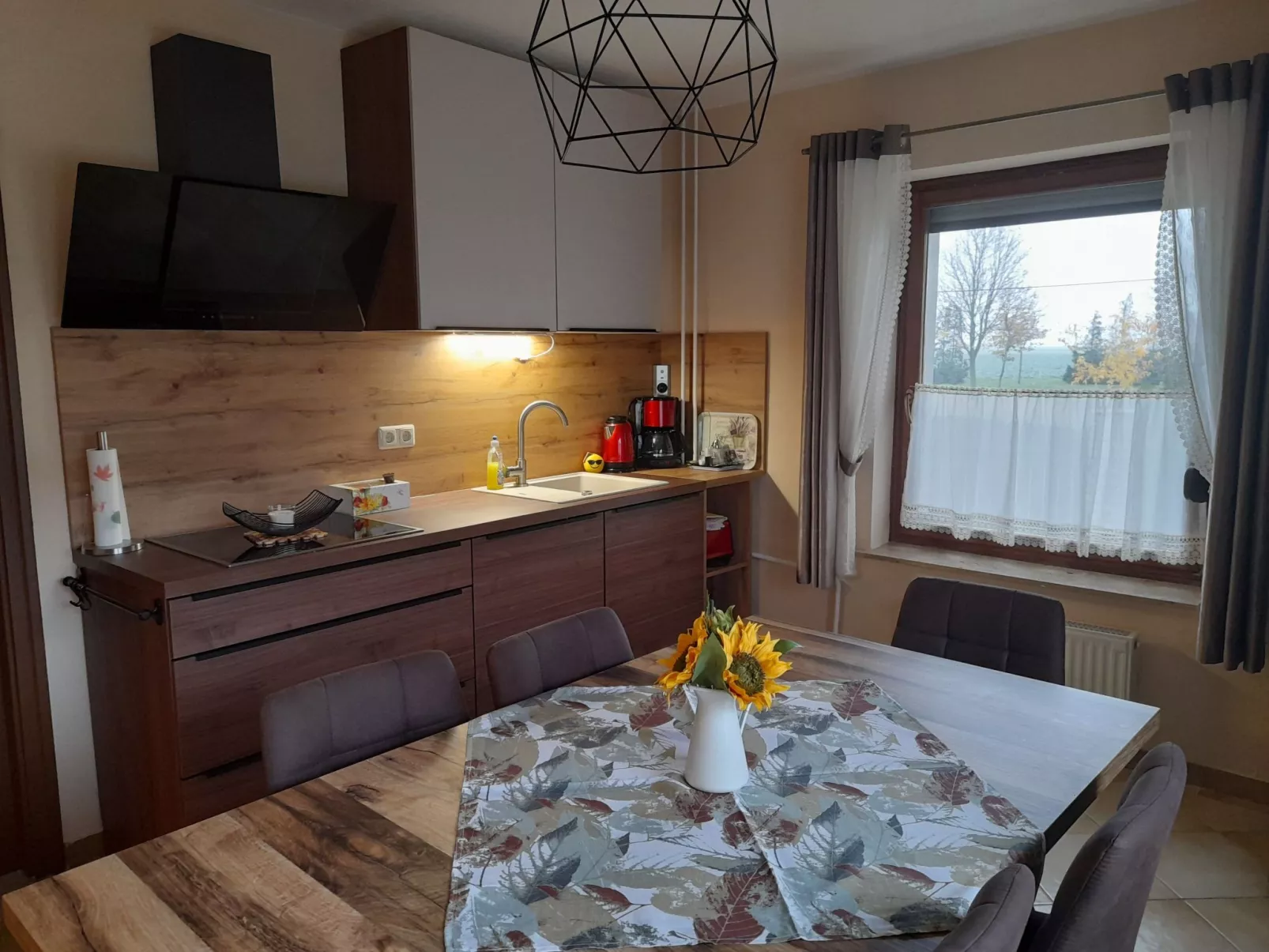 Vicky's House-Binnen