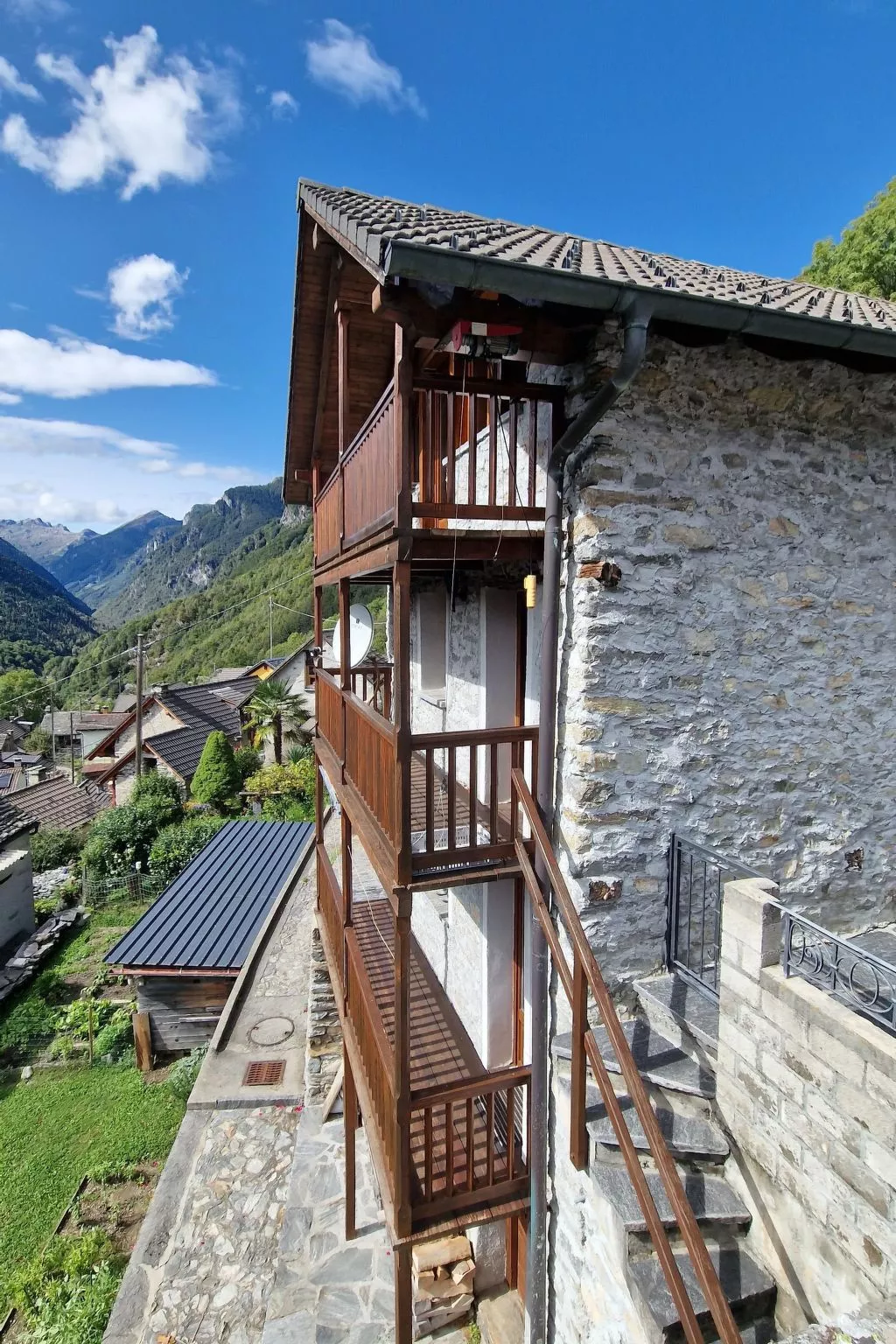 Chalet in den sonnigen Schweizer Südalpen-Buiten