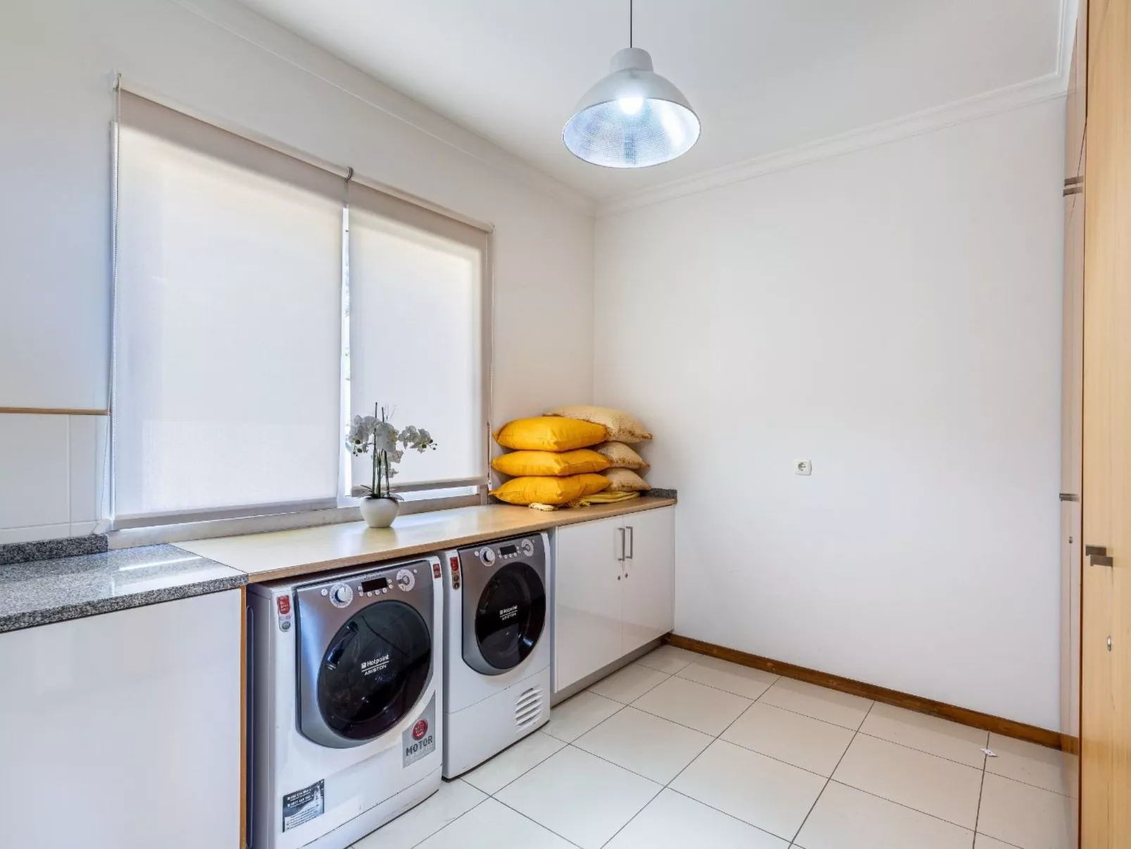 Luxuriöses Escape Village Calheta mit beheiztem Pool-Binnen