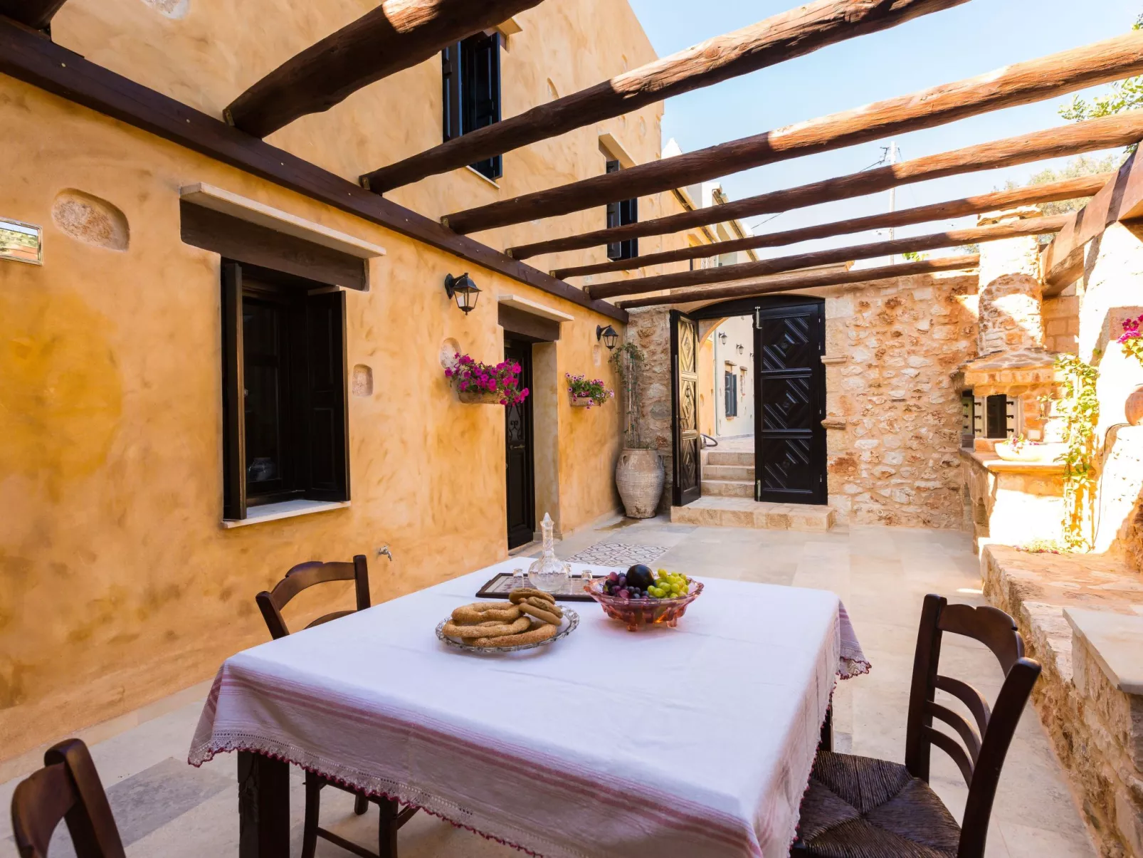 Freistehendes Ferienhaus mit großem Pool-Buiten