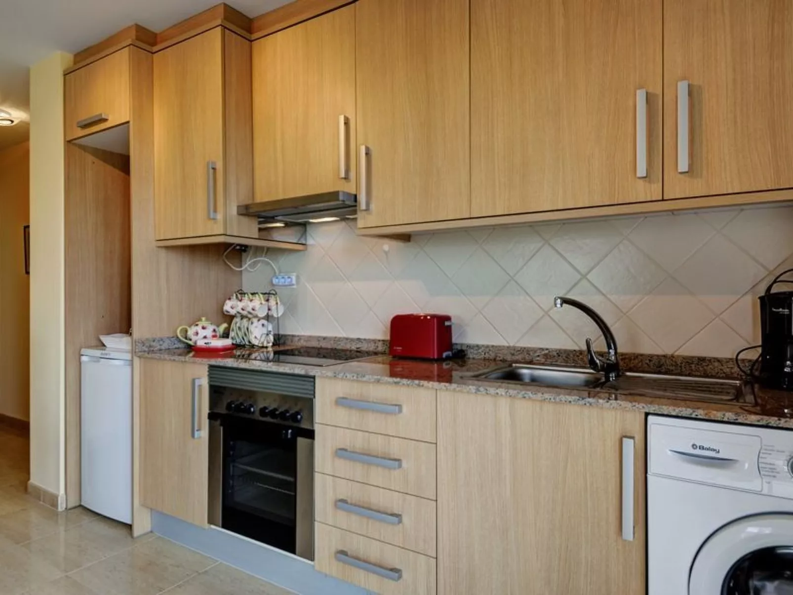 Belair mit Pool - Binnen