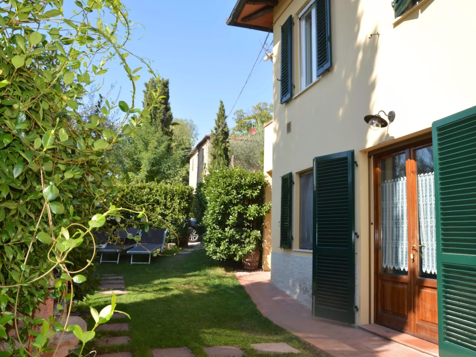 Wohnung in einem Ferienhaus mit Schwimmbad im Herzen der Toskana.-Buiten