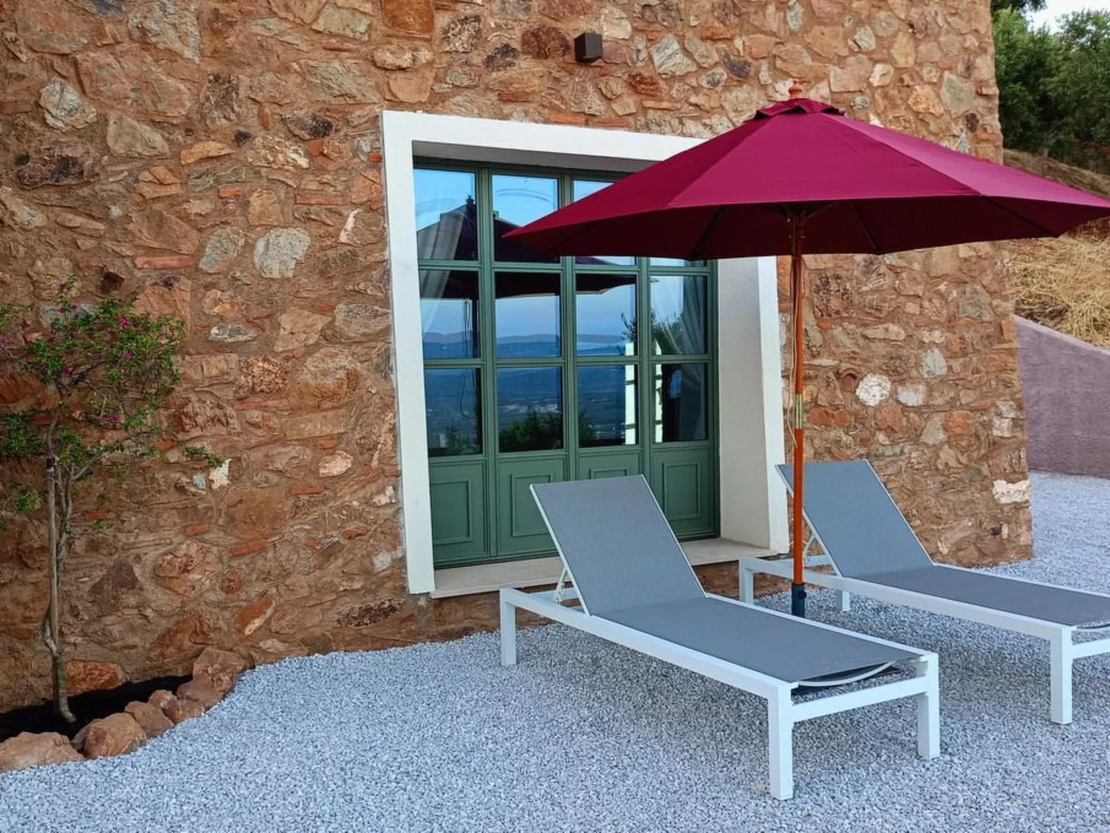 Villa mit Whirlpool, nur 6 km vom Strand entfernt-Buiten