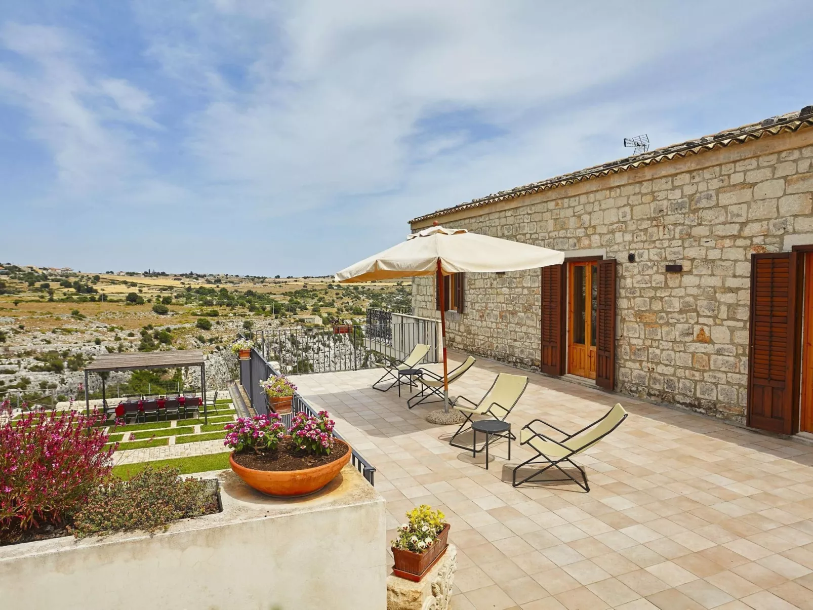 Komfortable Villa Castello - Blick auf Cava d'Ispica-Buiten