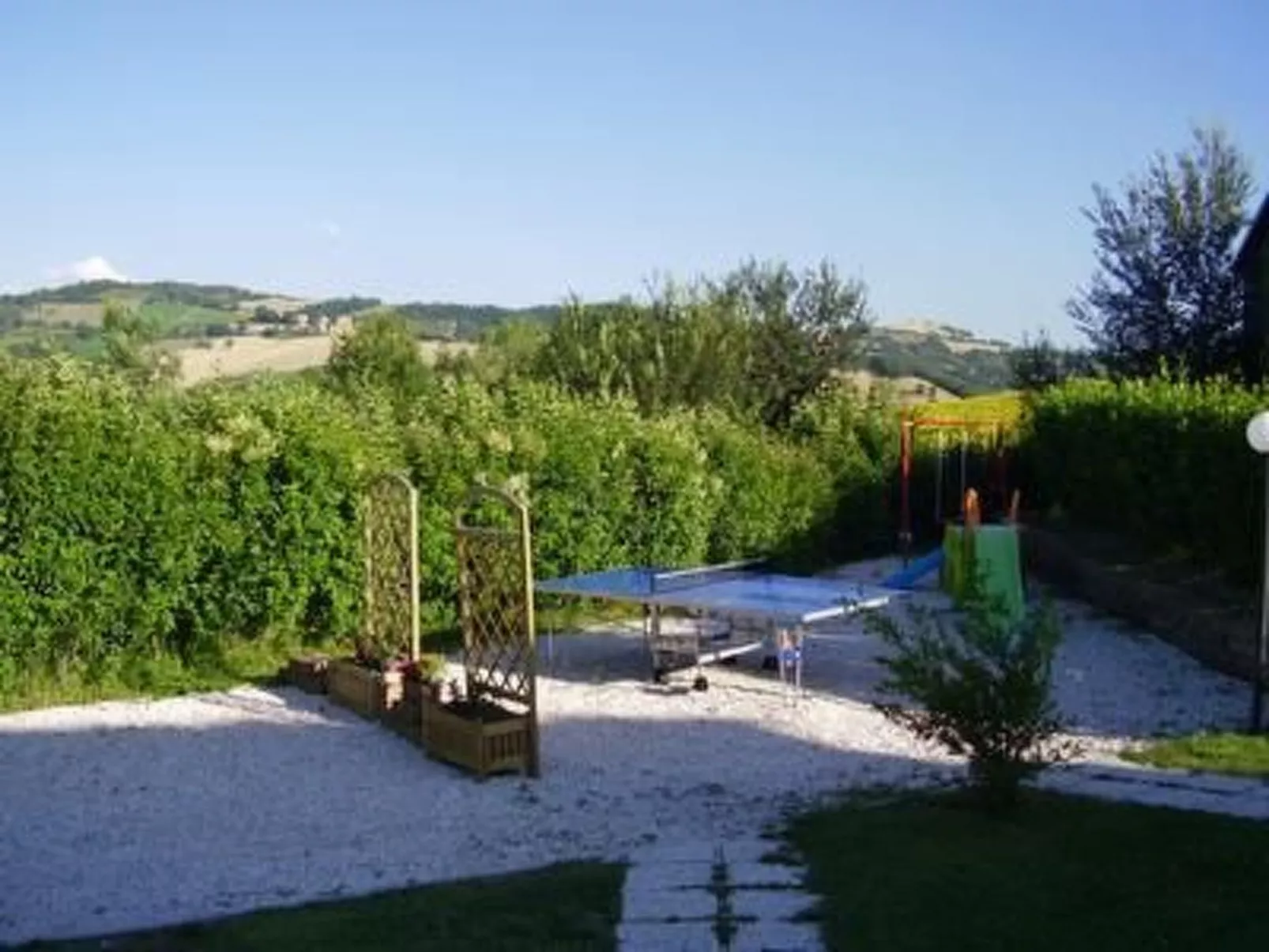 'Granatapfel' mit Schwimmbad-Buiten