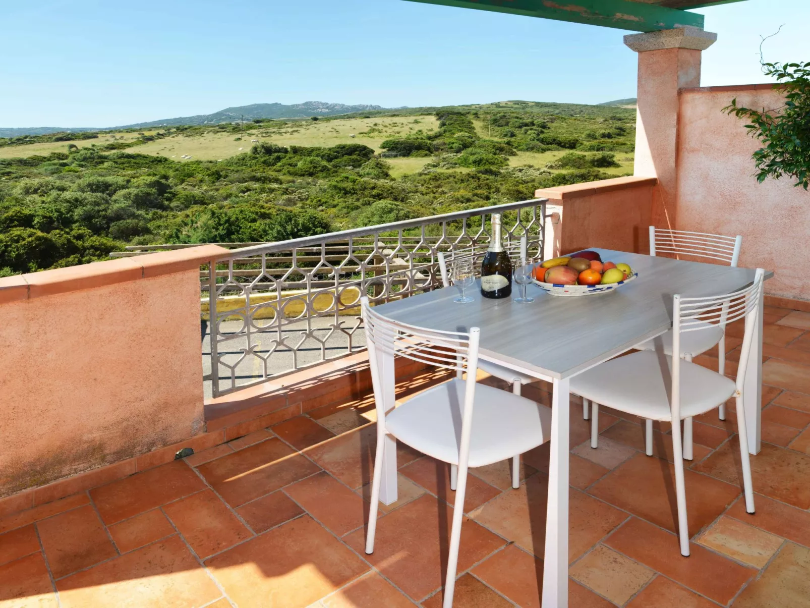 Schöne Wohnung in Residence mit Pool-Buiten