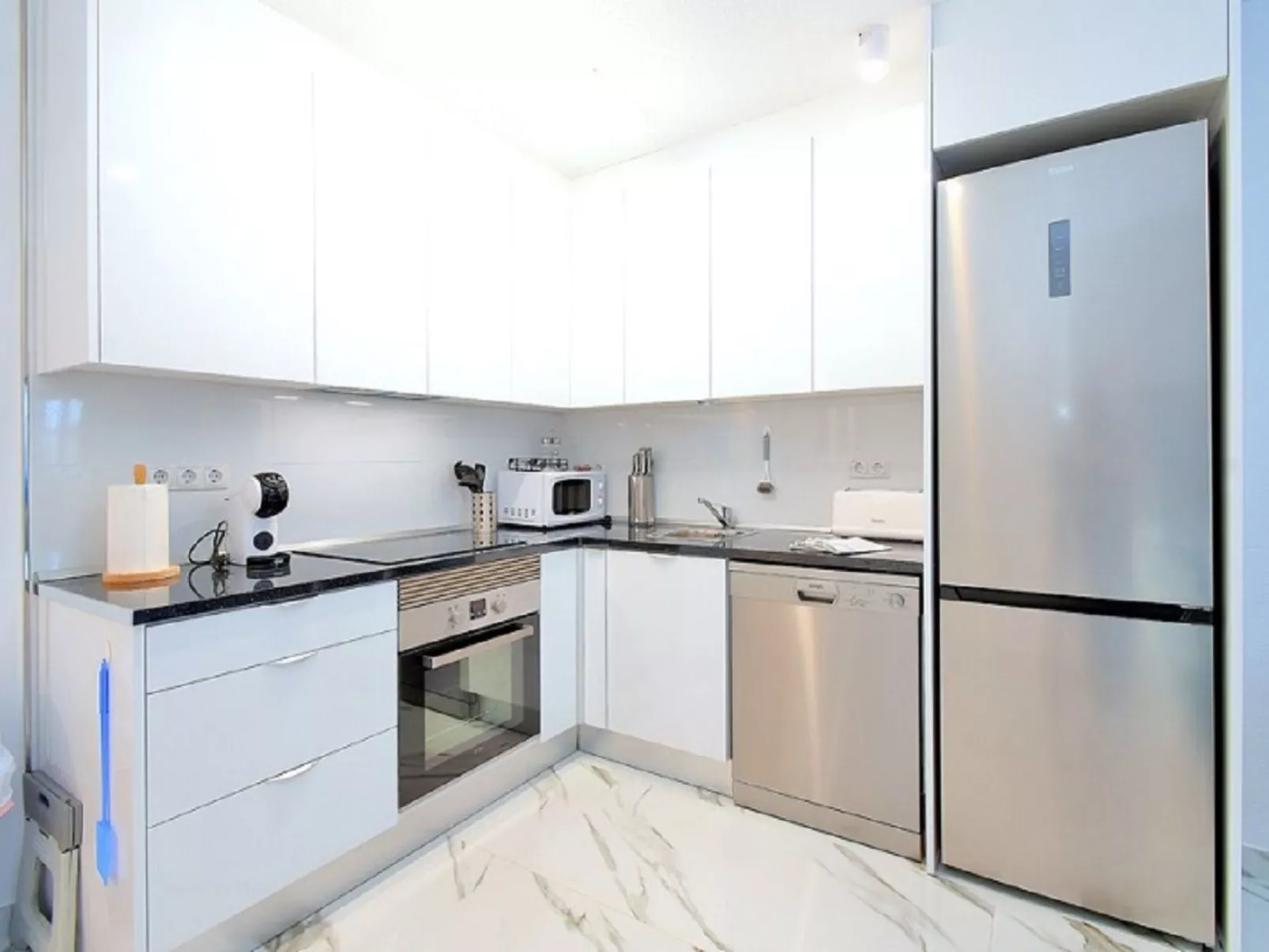 ADELFAS I - 12-Binnen