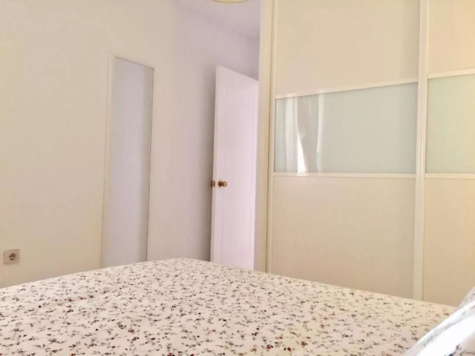 Schöne Wohnung mit Sonnenterrasse und Meerblick-Binnen