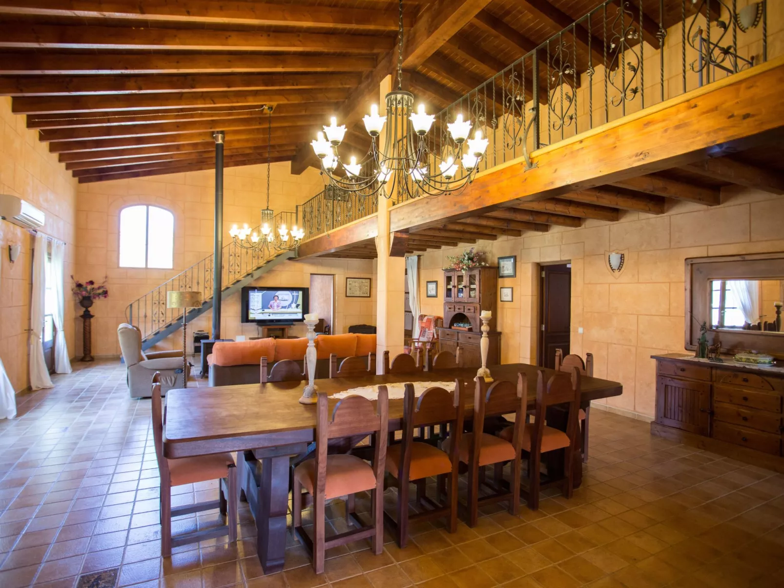 Finca mit Tennisplatz und Schwimmbad-Binnen