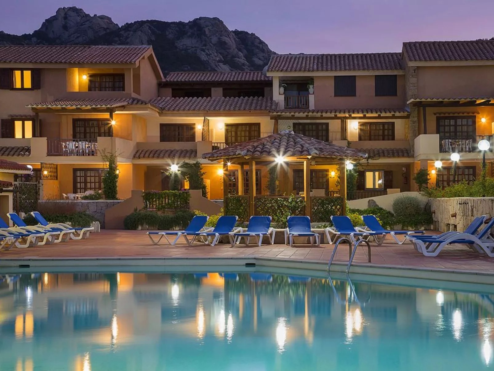 Apt. Cervo Marina SA, mit Eigentumswohnungen und Schwimmbad-Buiten