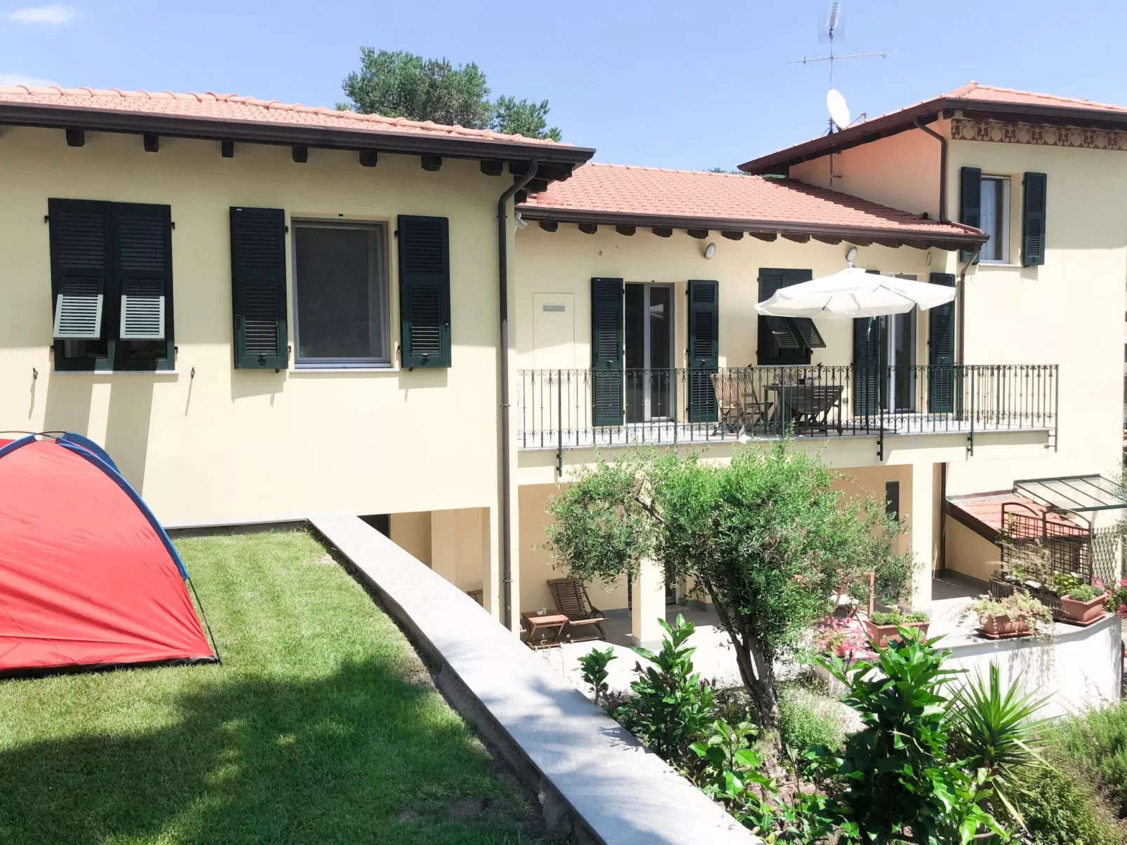 Penthouse mit Garten und privater Terrasse in Villa-Buiten