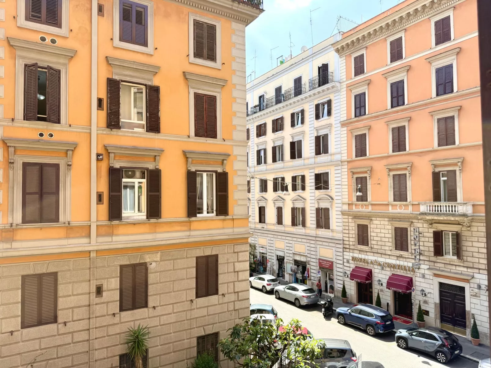 Roman Haven - Buiten