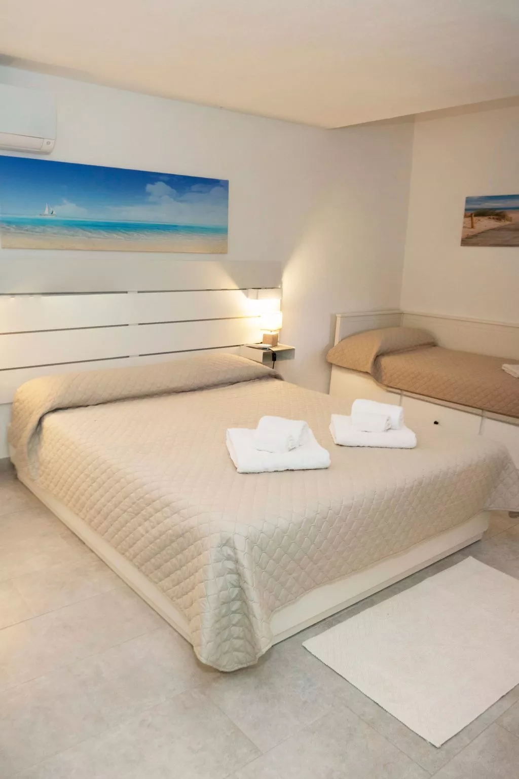 Große Drei-Zimmer-Wohnung am Golf von Marinella-Binnen