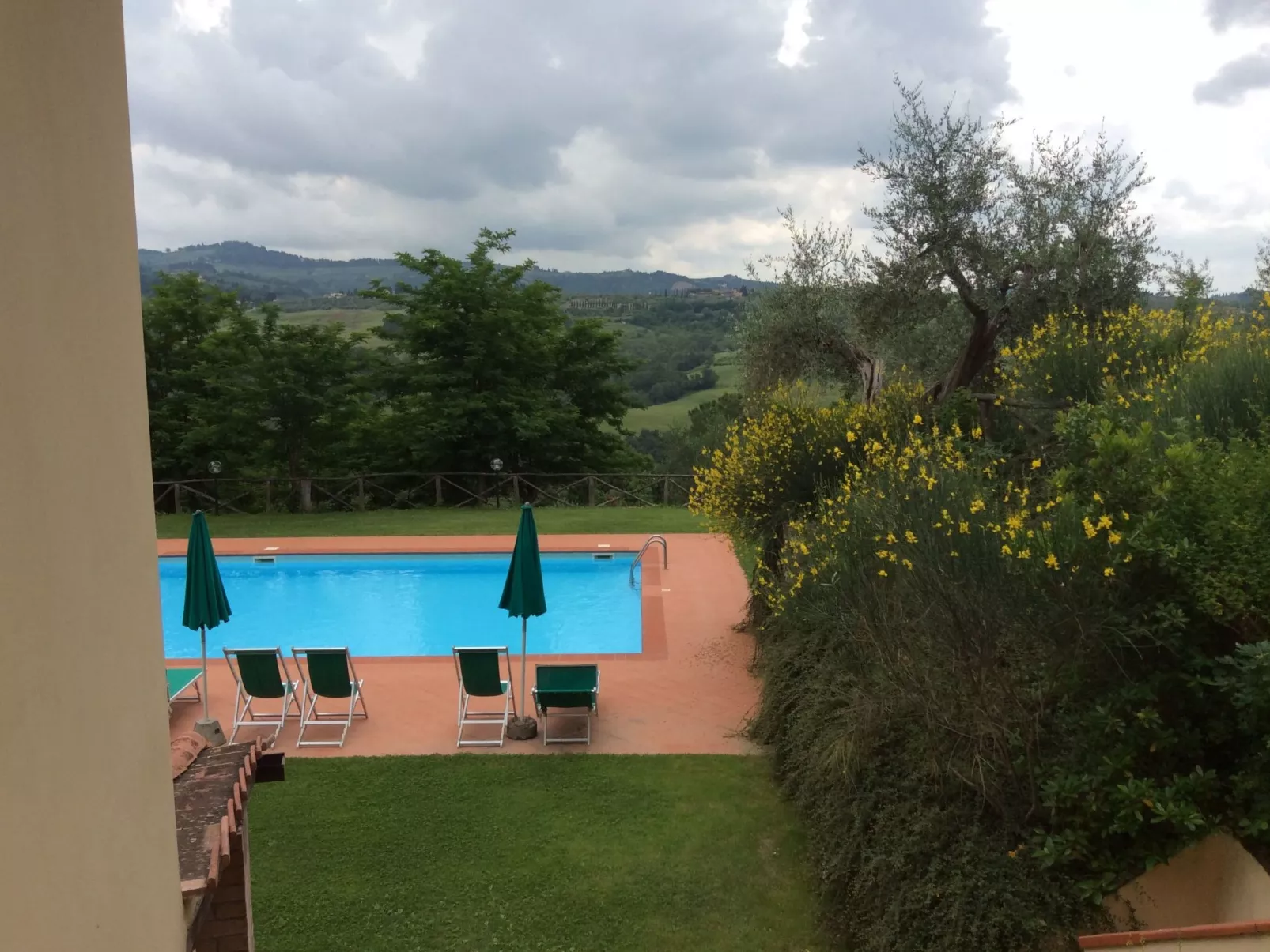 Anwesen "Ginestre" mit Terrasse-Buiten