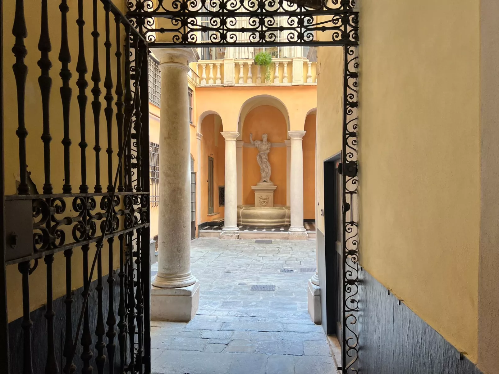 'Doge Antonino' mit Wi-Fi-Buiten