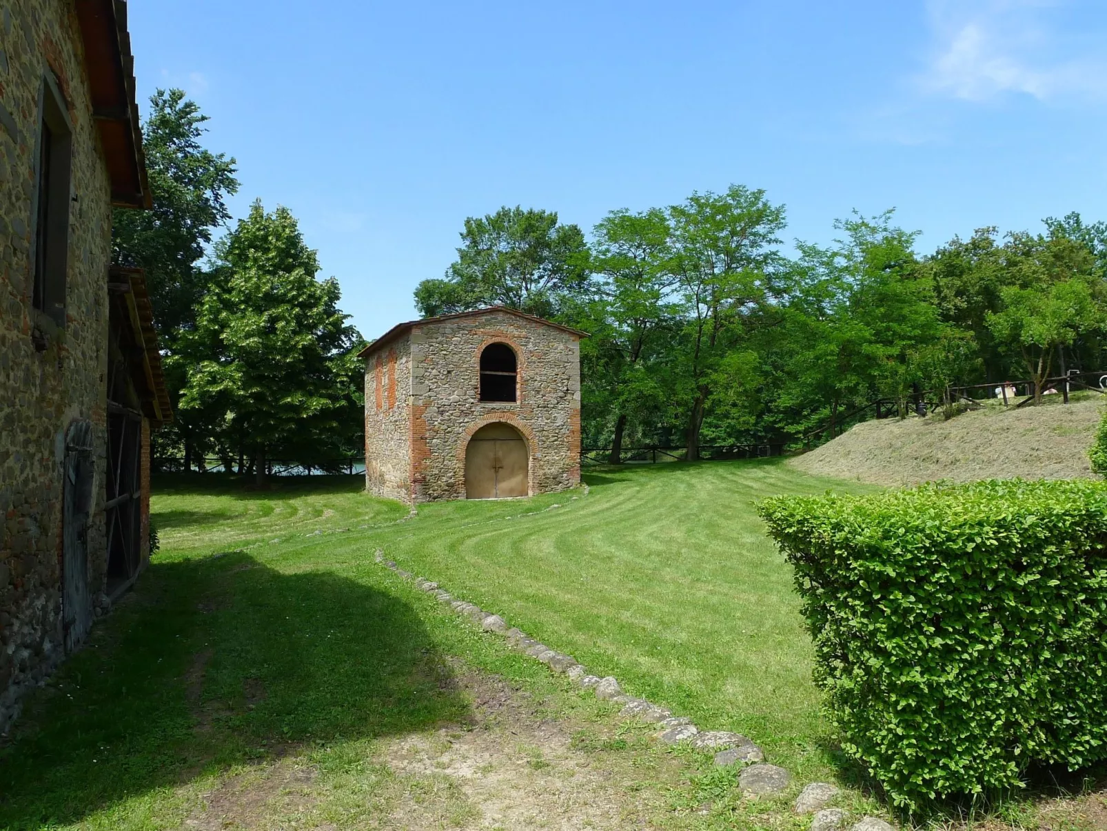 Schönes Apartment mit 2 Schlafzimmern und 2 Bädern-Buiten