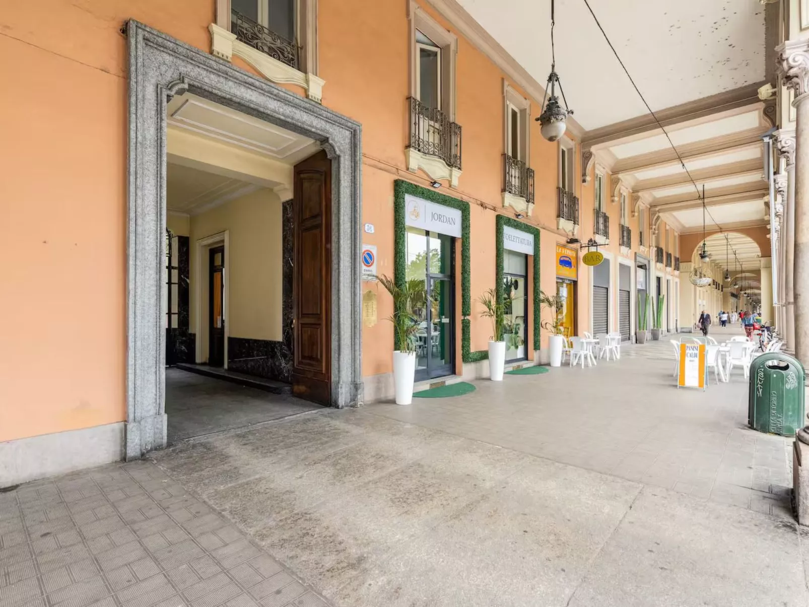 Carla B von Holiday World-Buiten