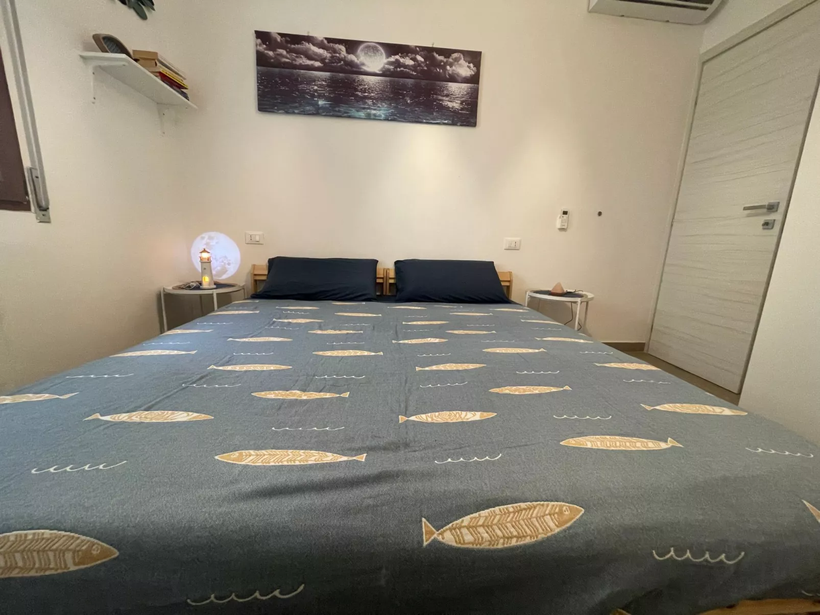 Flacher Strand und Zentrum, Privatparkplatz-Binnen