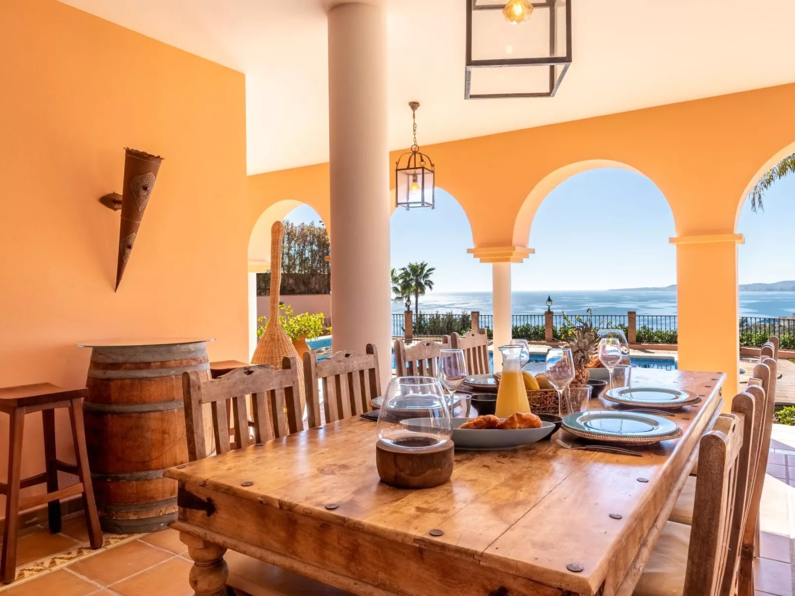 Luxuriöse Villa mit beheiztem Pool und Whirlpool-Buiten