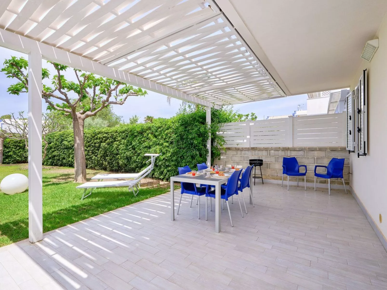 In Marina Di Ragusa mit Terrasse, Grill und Garten-Binnen