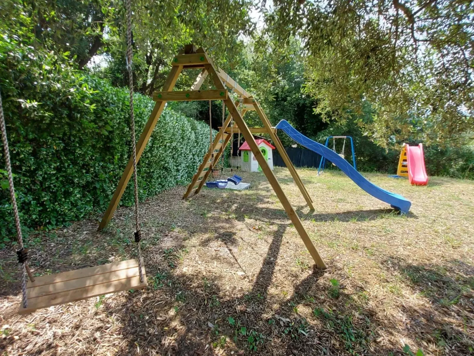 Villa im Grünen mit Schwimmbad und Meerblick-Image-tags.info