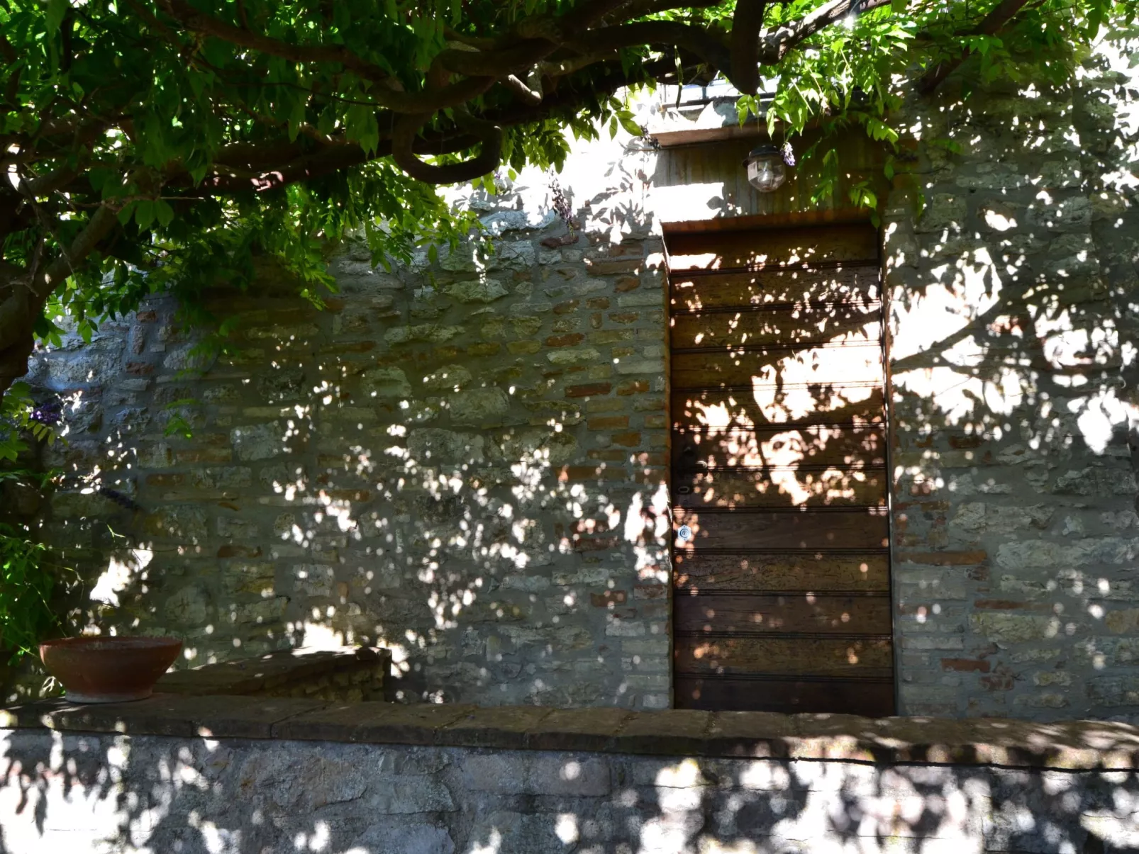 Altes Steinhaus mit Garten-Image-tags.info