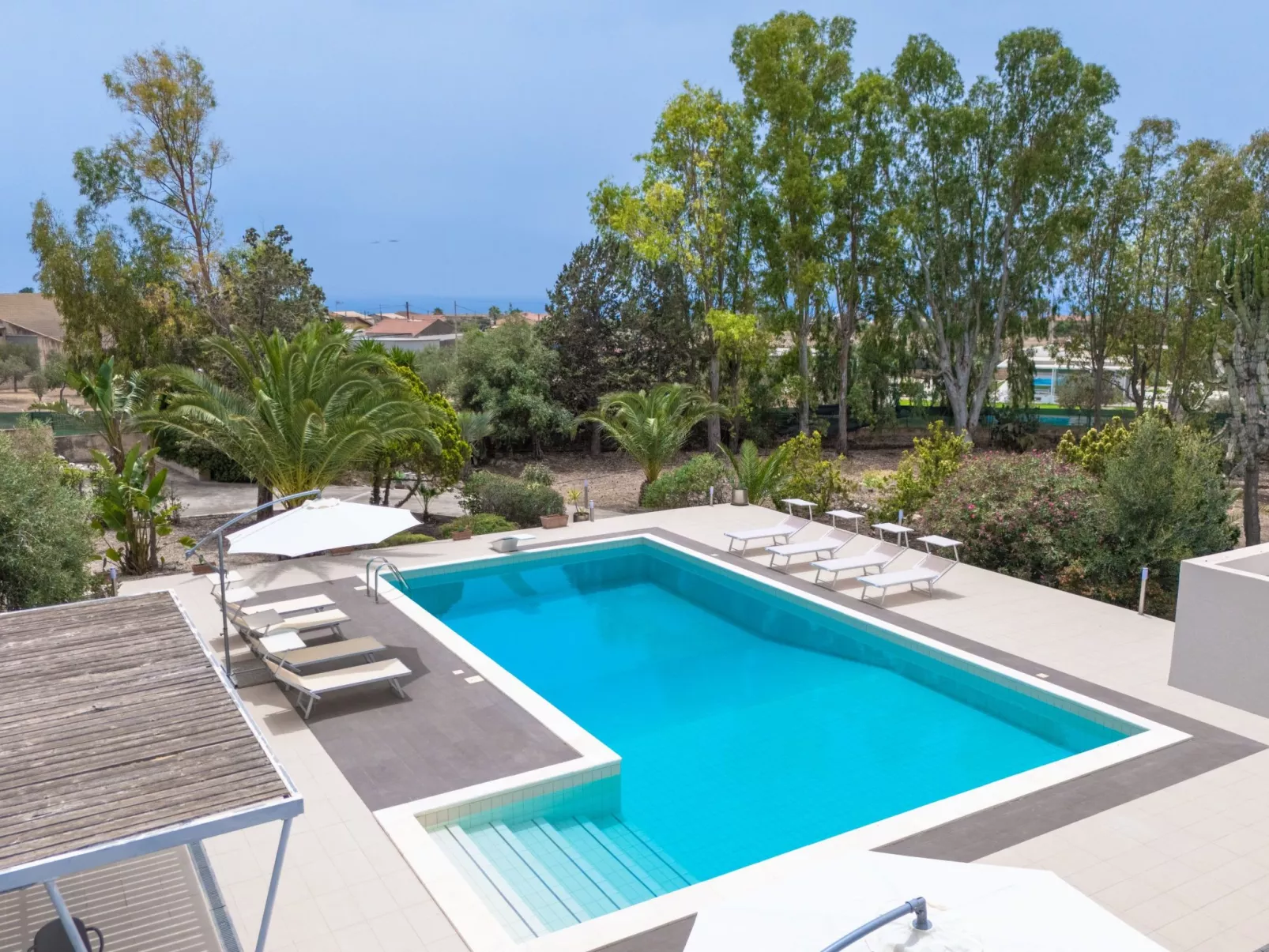 Thalìa, Villa mit Pool in Meeresnähe-Binnen