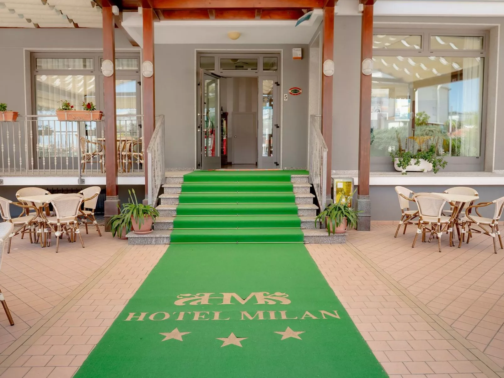 Einzimmerwohnung mit Balkon und Frühstück-Image-tags.info