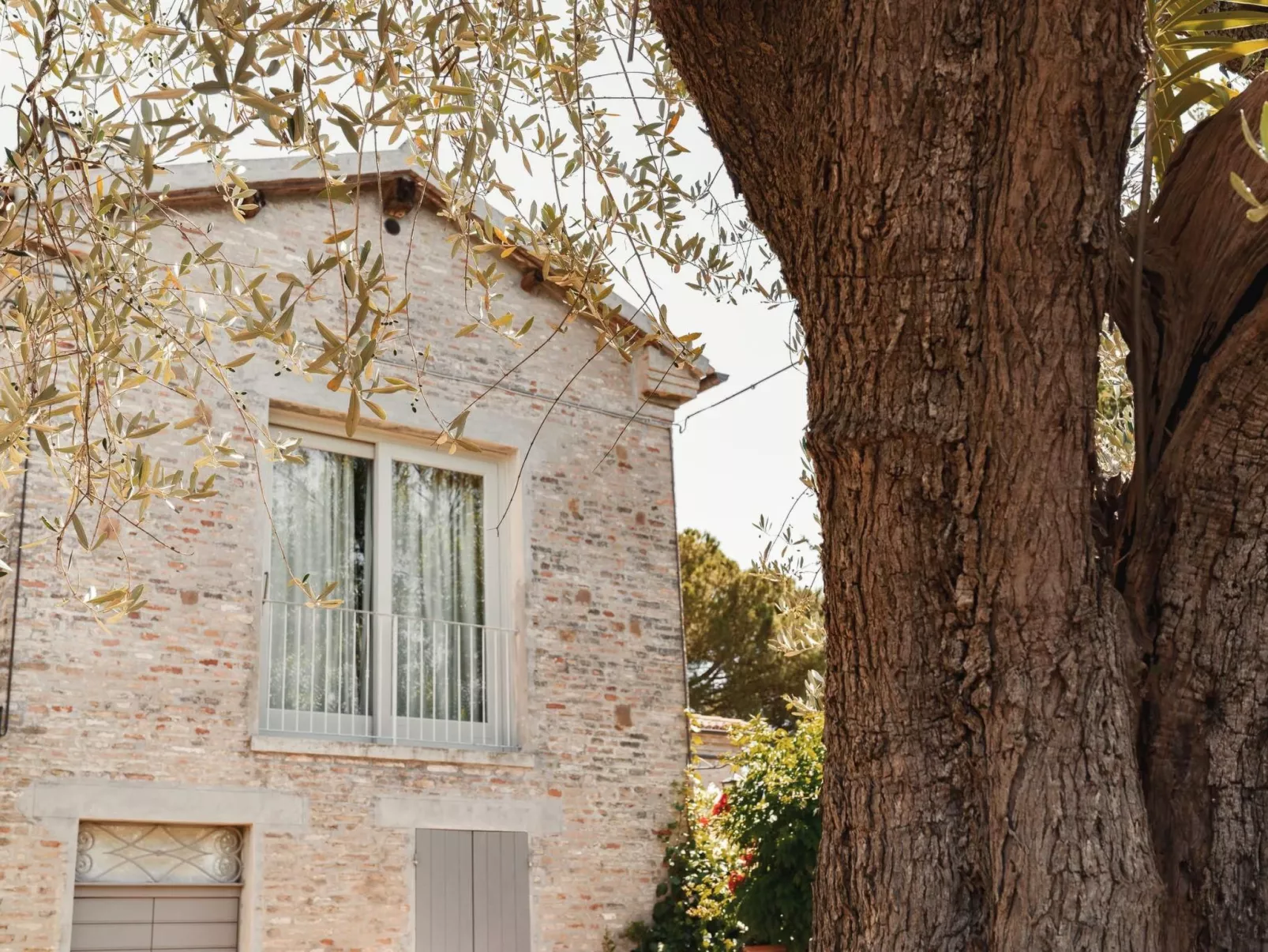 Studio-Apartment mit Sommerpool, Garten und Aussicht-Buiten