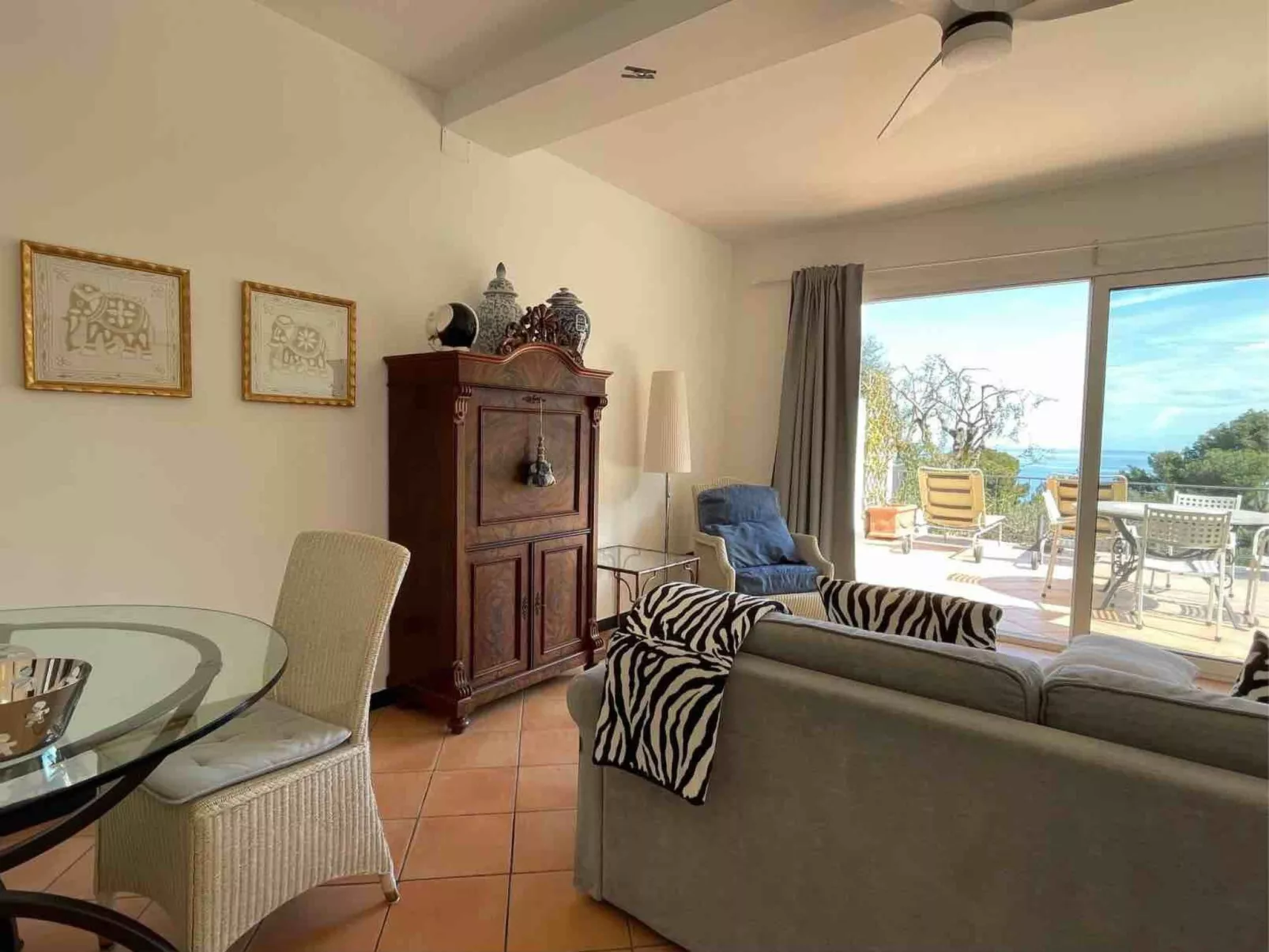 Junges Haus' Wohnung mit Wasserblick-Binnen