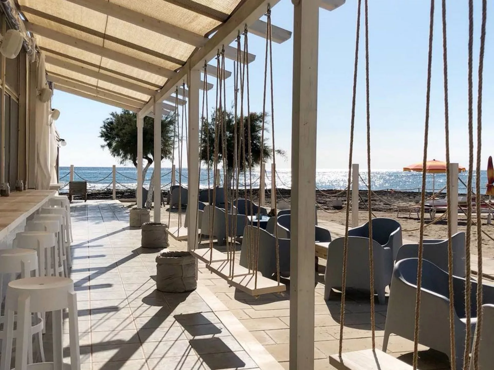 Flacher Rasen links-Binnen