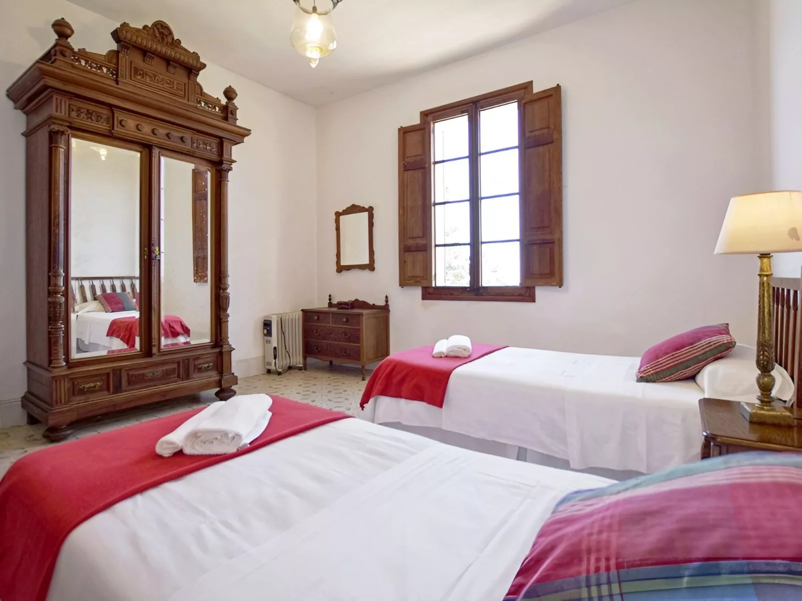 Großes Landhaus mit Schwimmbad in Meeresnähe-Binnen