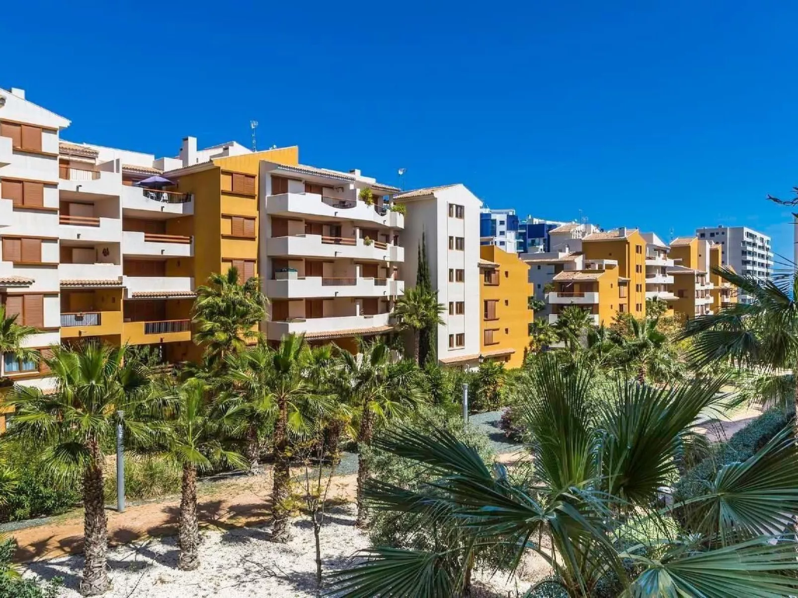 "Blue" mit Schwimmbad-Buiten