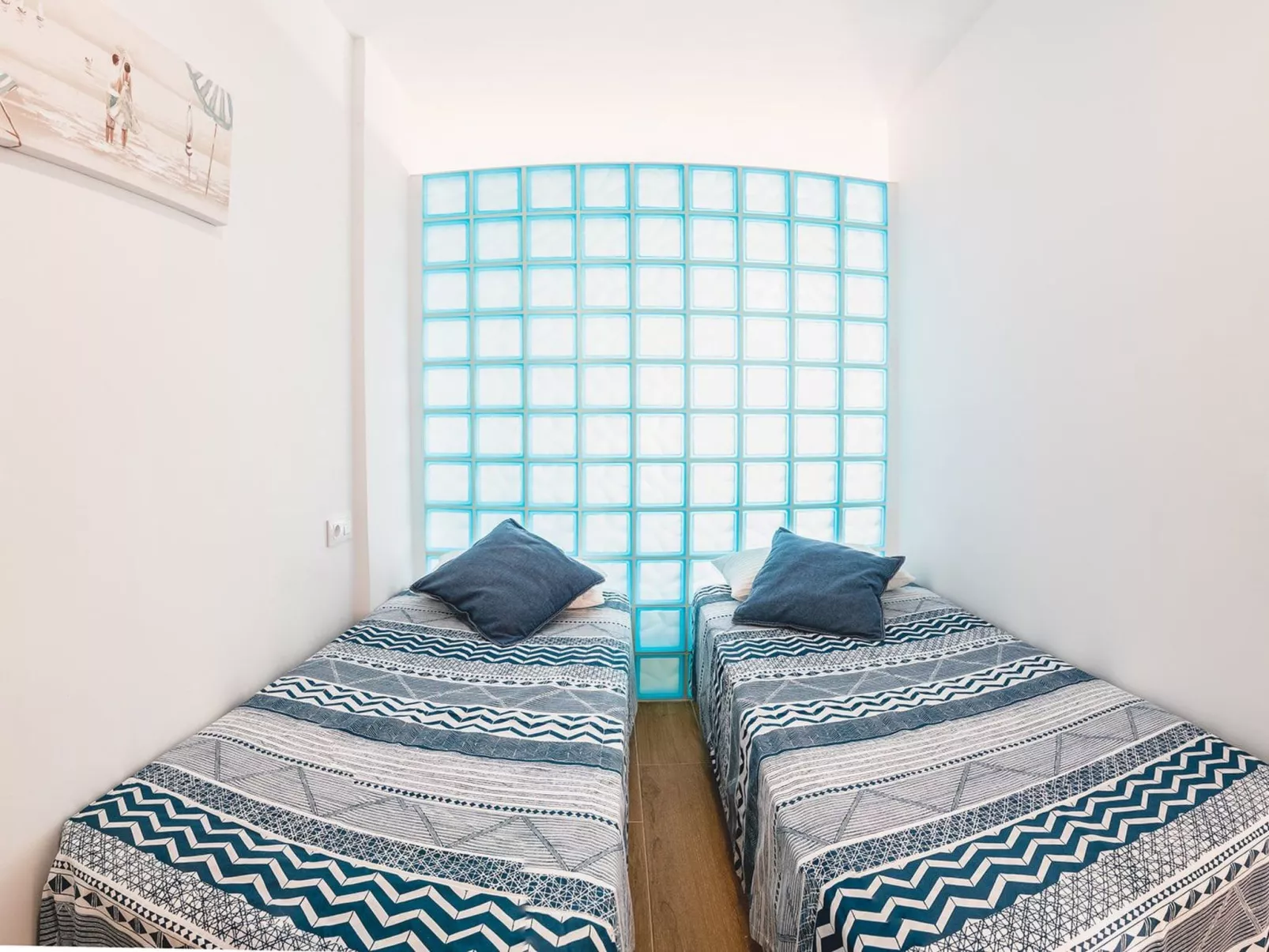 Appartement mit überdachtem Balkon und Meerblick in Strandlage-Image-tags.info