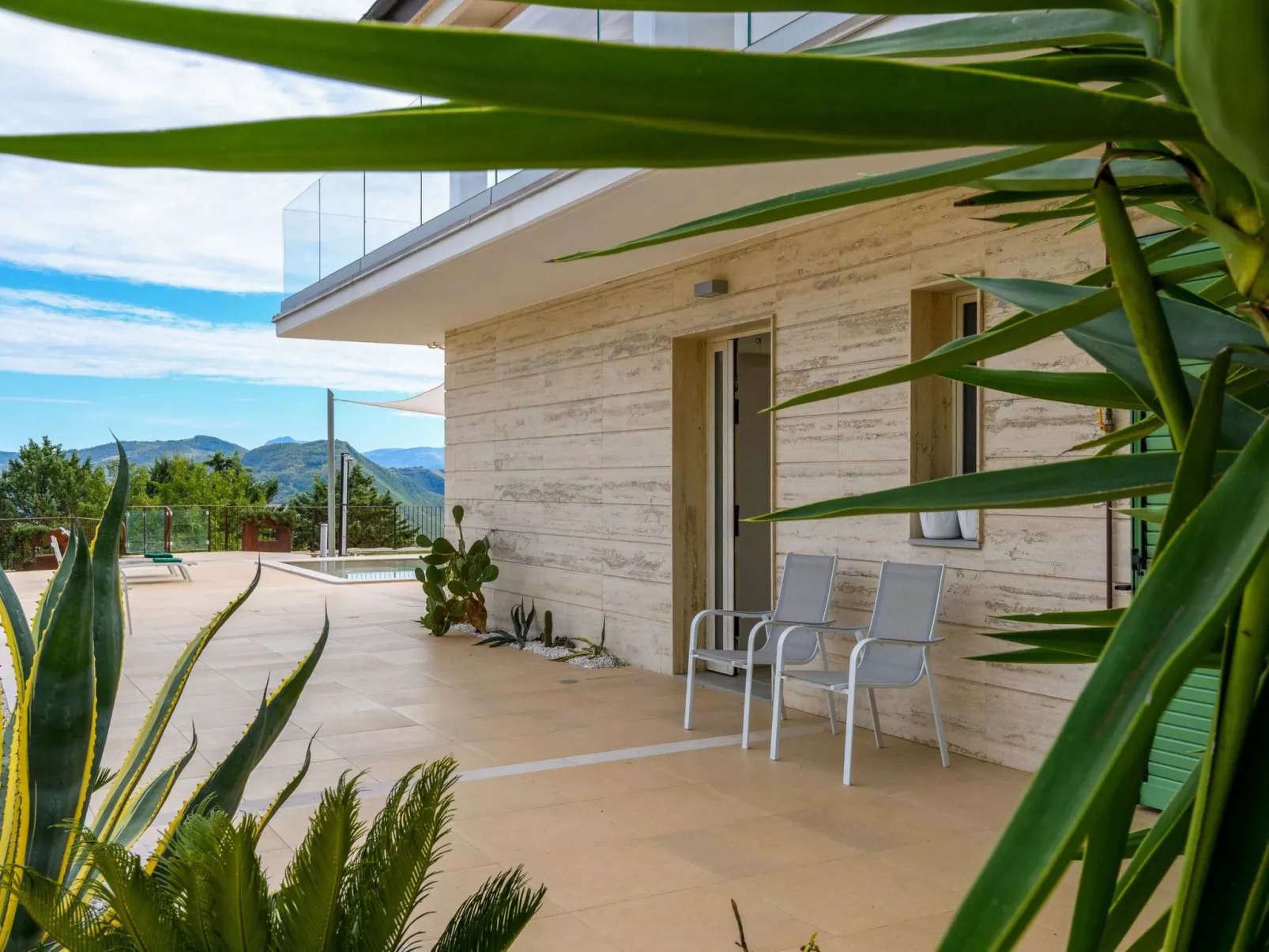 Villa Montefalcone, Außen- und Innenpool-Image-tags.info