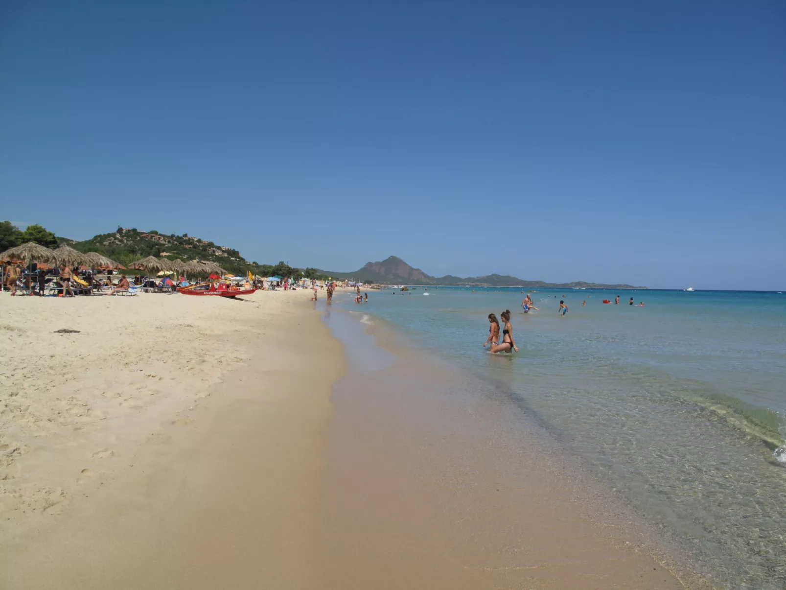 Schöne Villa nur wenige Schritte vom Strand entfernt in Costa Rei-Omgeving