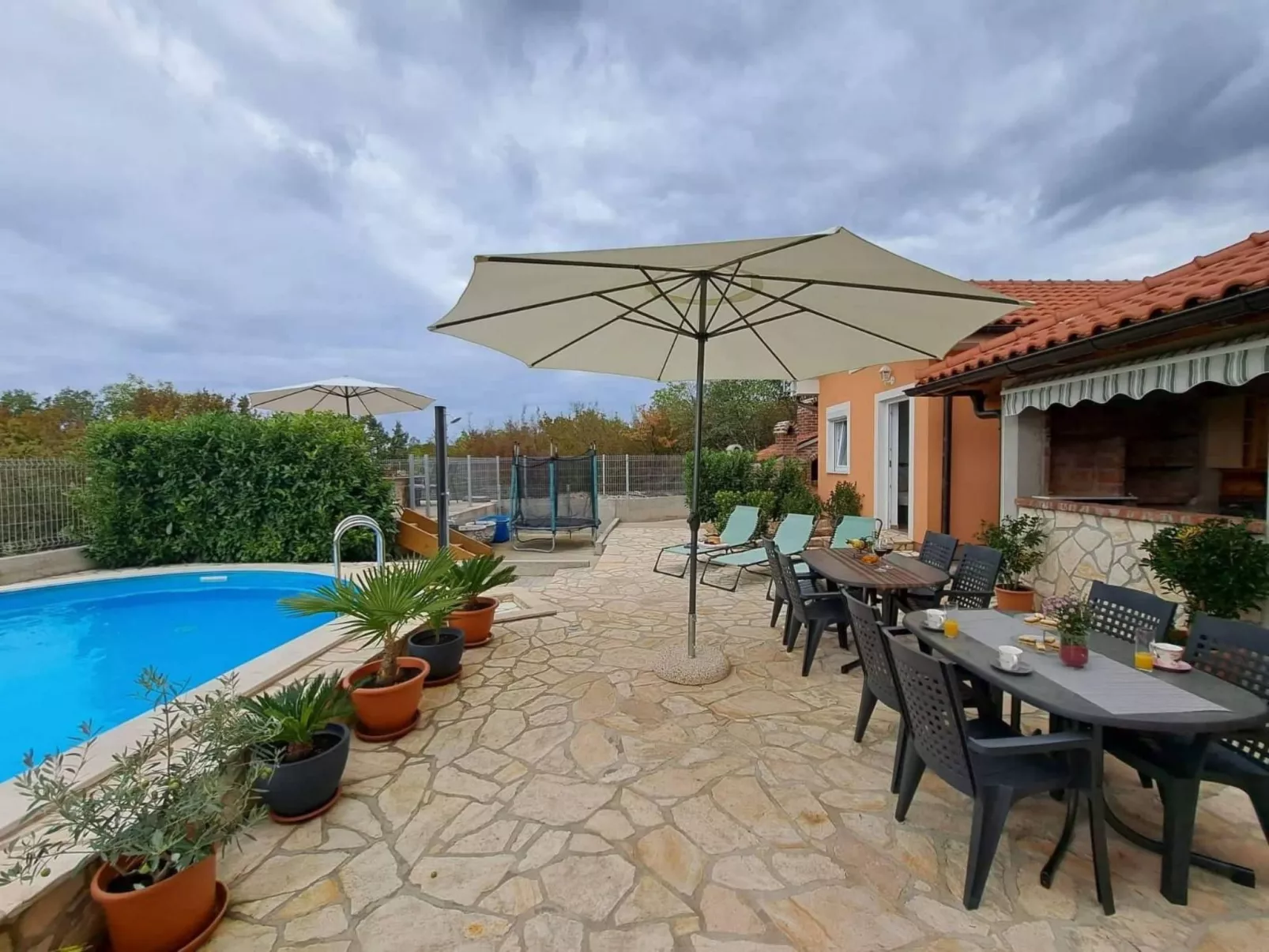 Wohnung mit Terrasse-Buiten