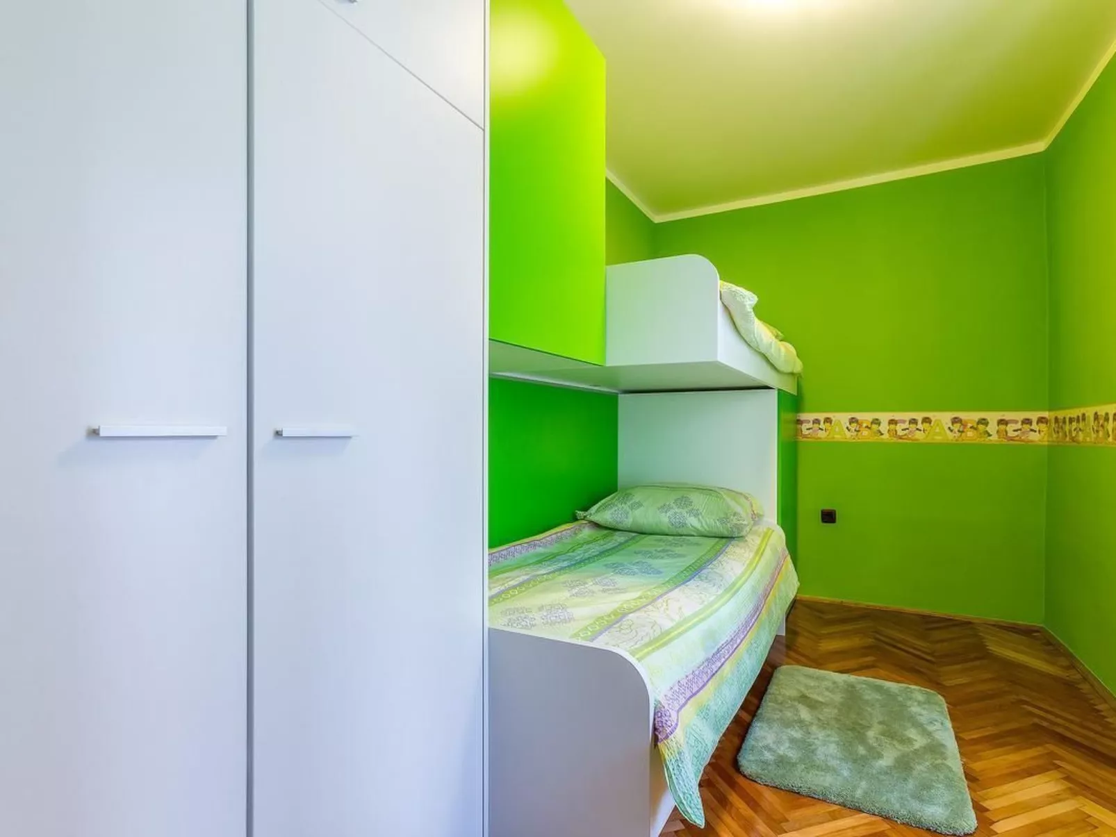 "Luis" mit Privatparkplatz - Binnen