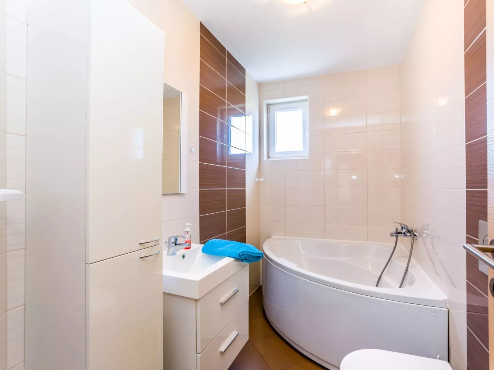 "Dragan 2" mit Balkon-Binnen