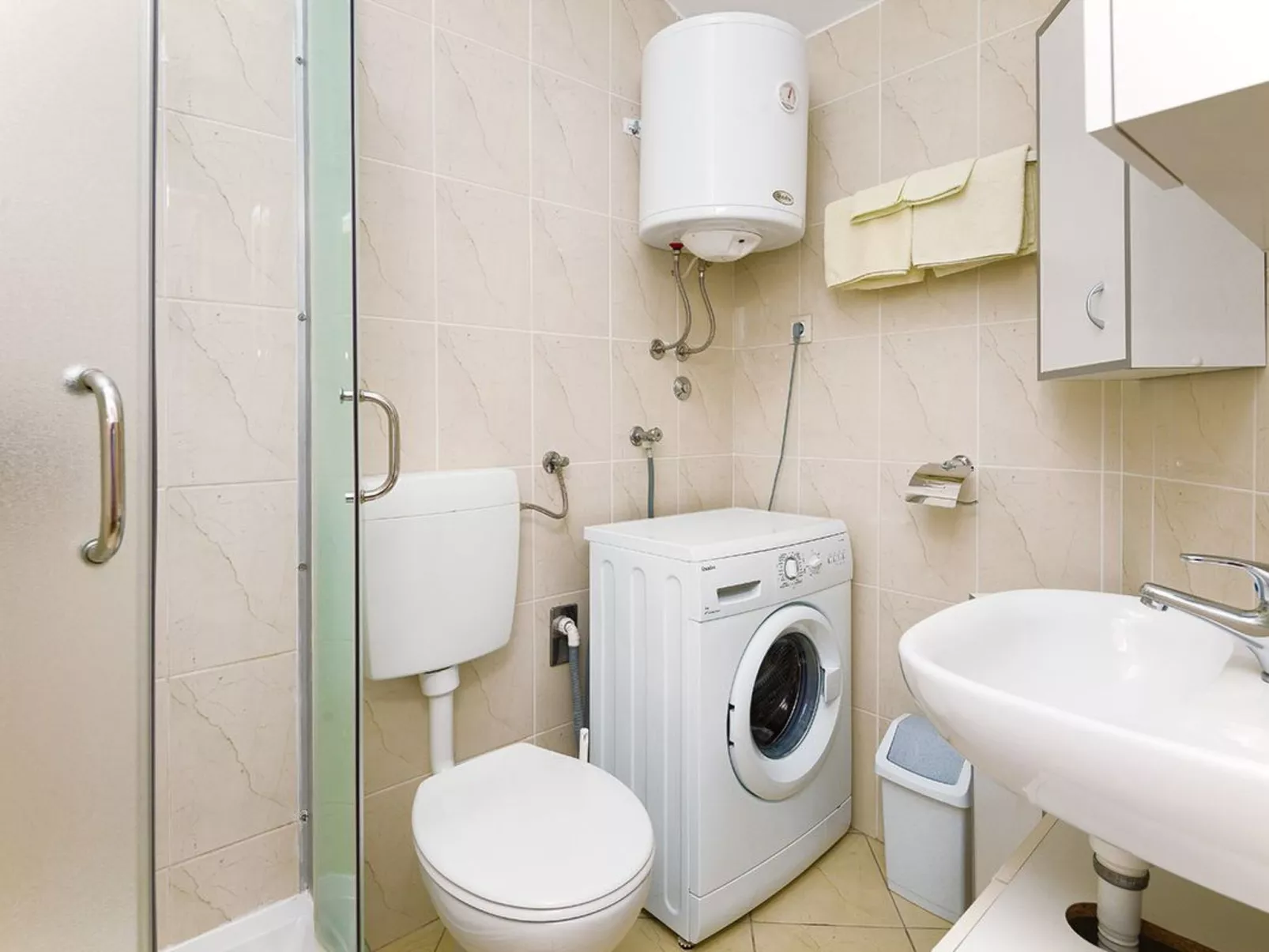 Ema Red mit Jacuzzi-Binnen