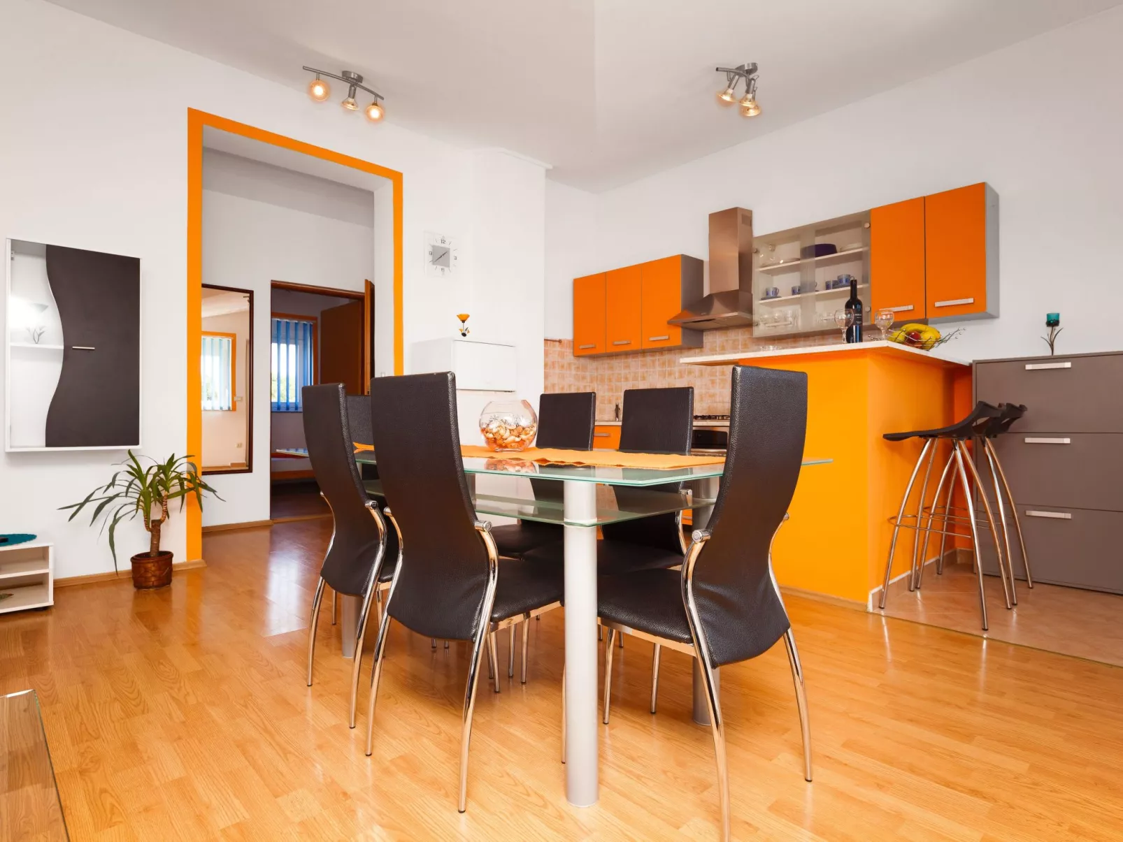 Mit Jacuzzi, Garten und Parkplatz-Binnen