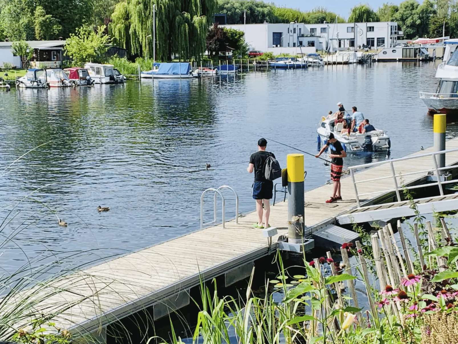 In Brandenburg An Der Havel mit Terrasse, Garten und Grill-Buiten