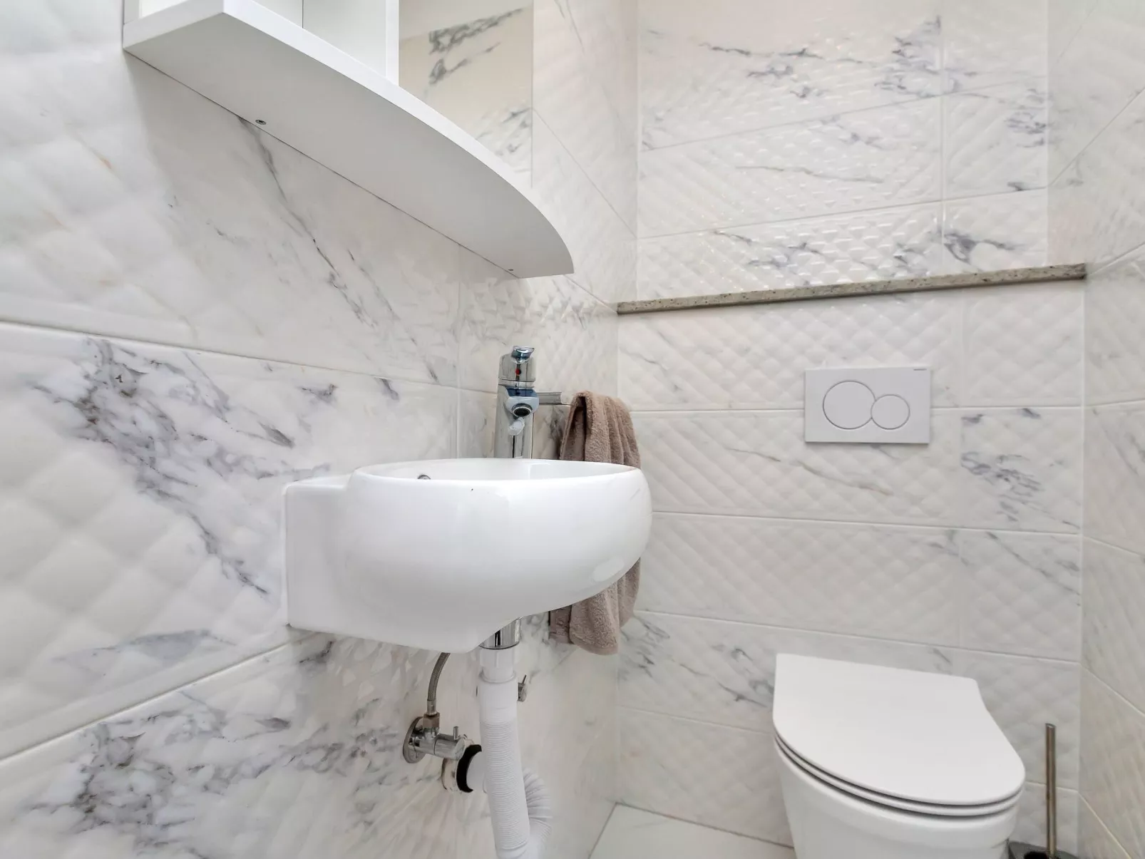 Villa mit beheiztem Pool und fünf Schlafzimmer-Binnen