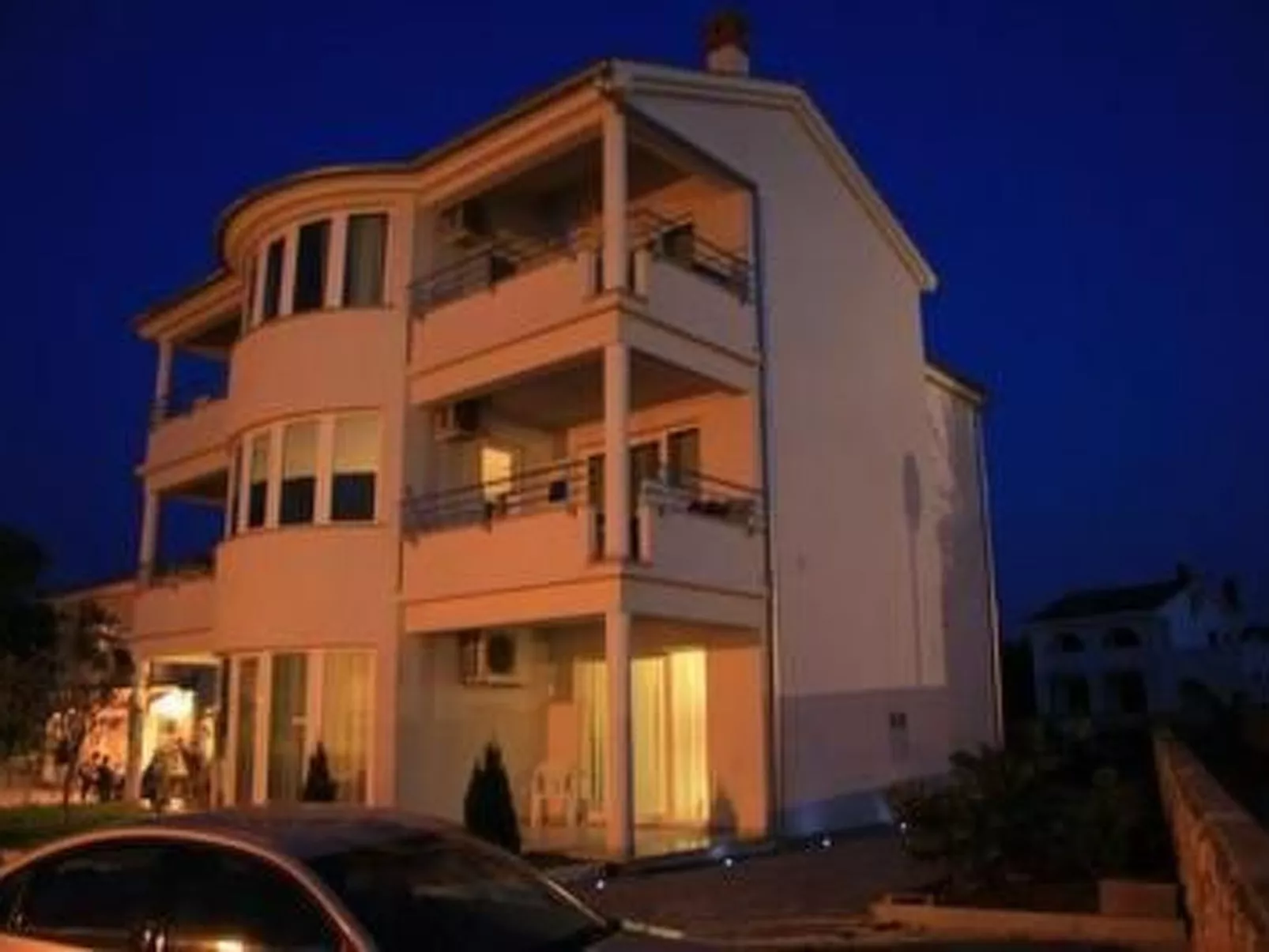 Mit Blick auf das Wasser-Buiten