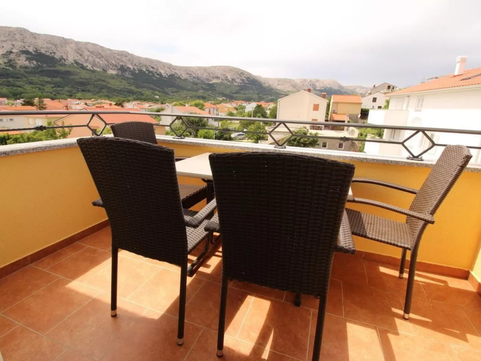 Gorica II A2+2 br.8-Binnen